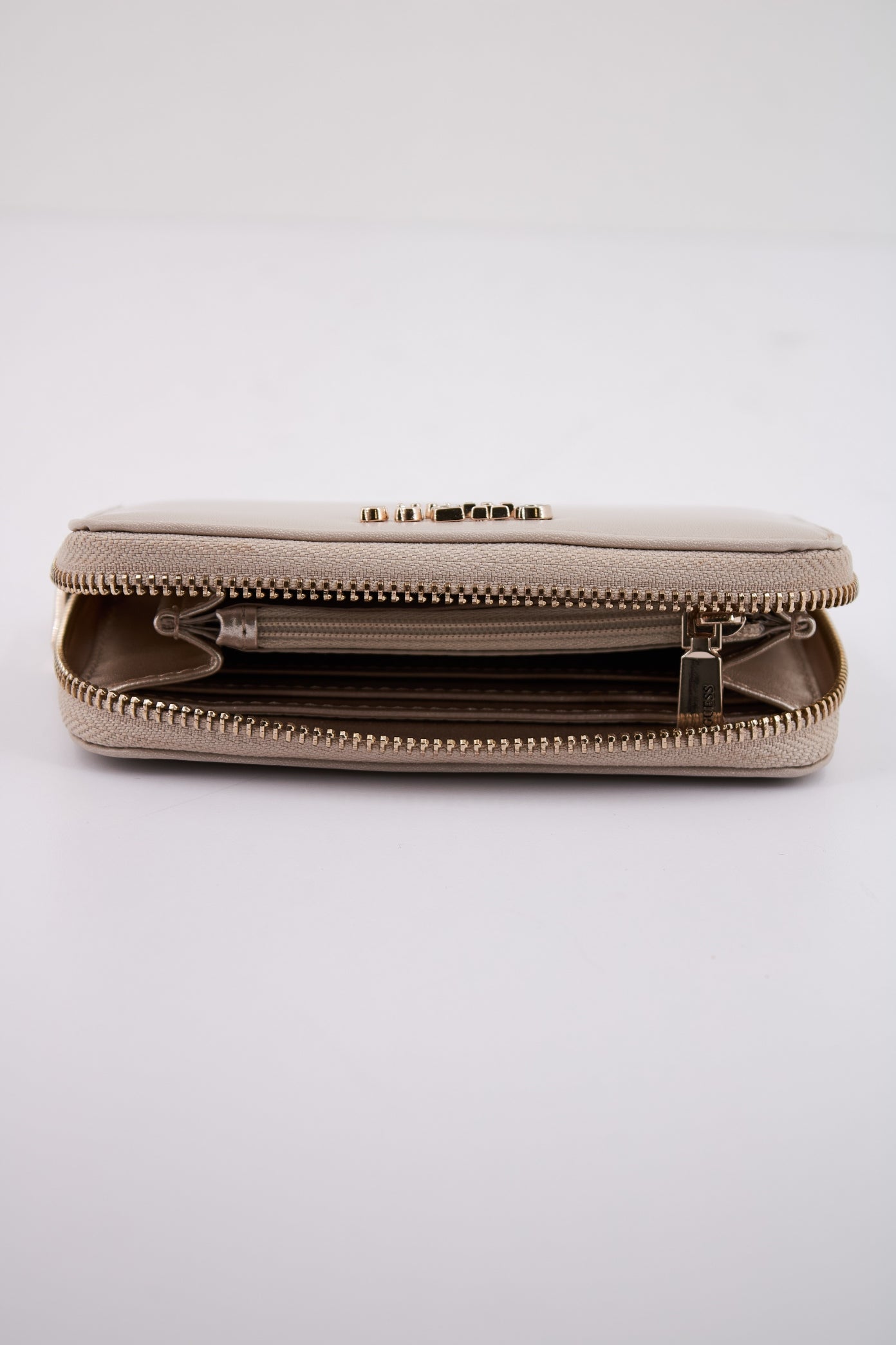 GUESS LAUREL SLGMEDIUM ZIP en color TAU  (4)