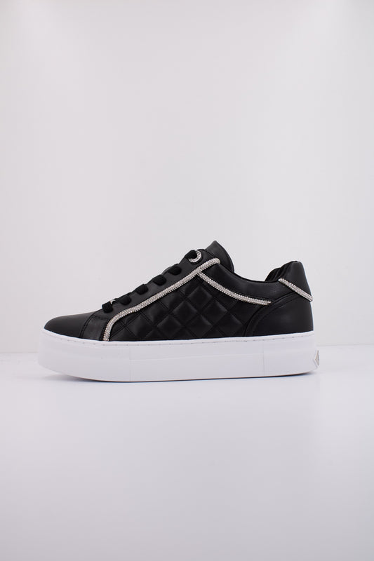 GUESS GRATEA en color BLACK  (1)