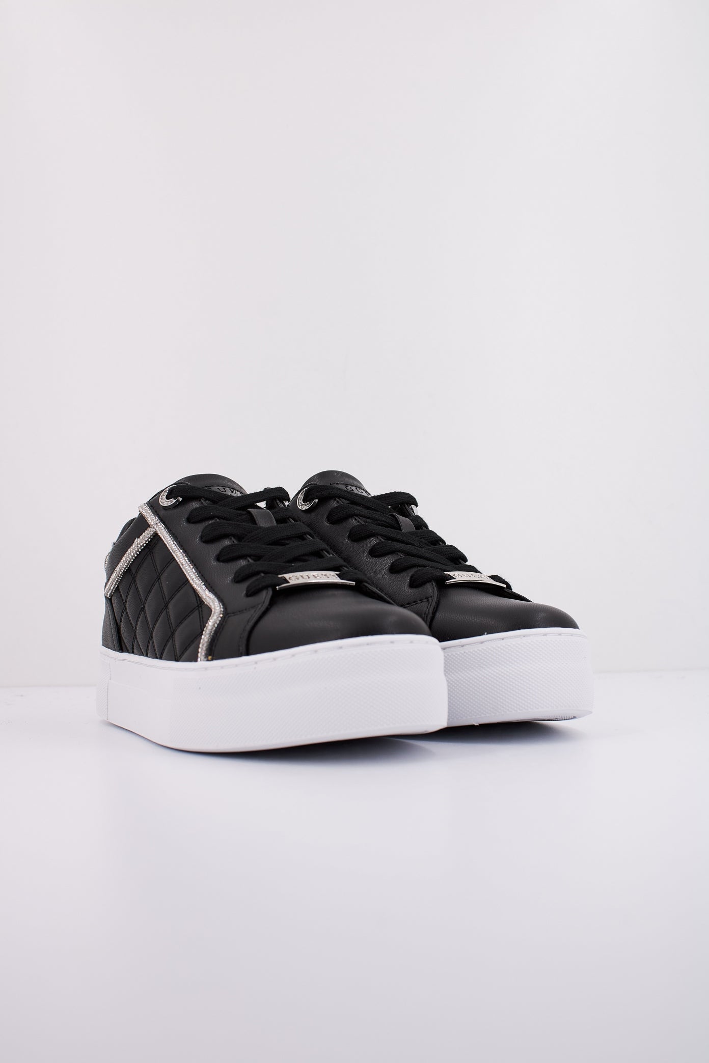 GUESS GRATEA en color BLACK  (2)