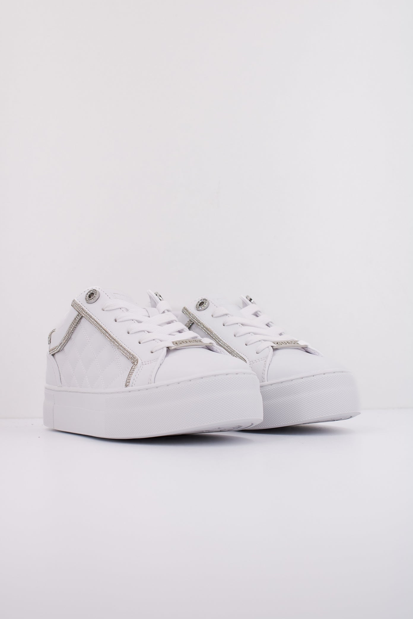 GUESS GRATEA en color WHITE  (2)