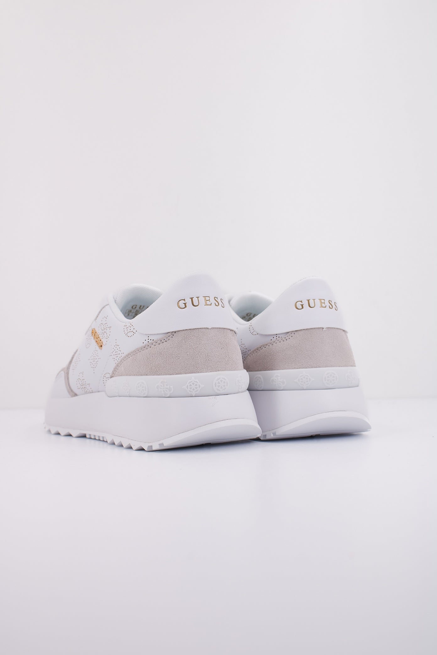GUESS LEL en color WHITE  (4)