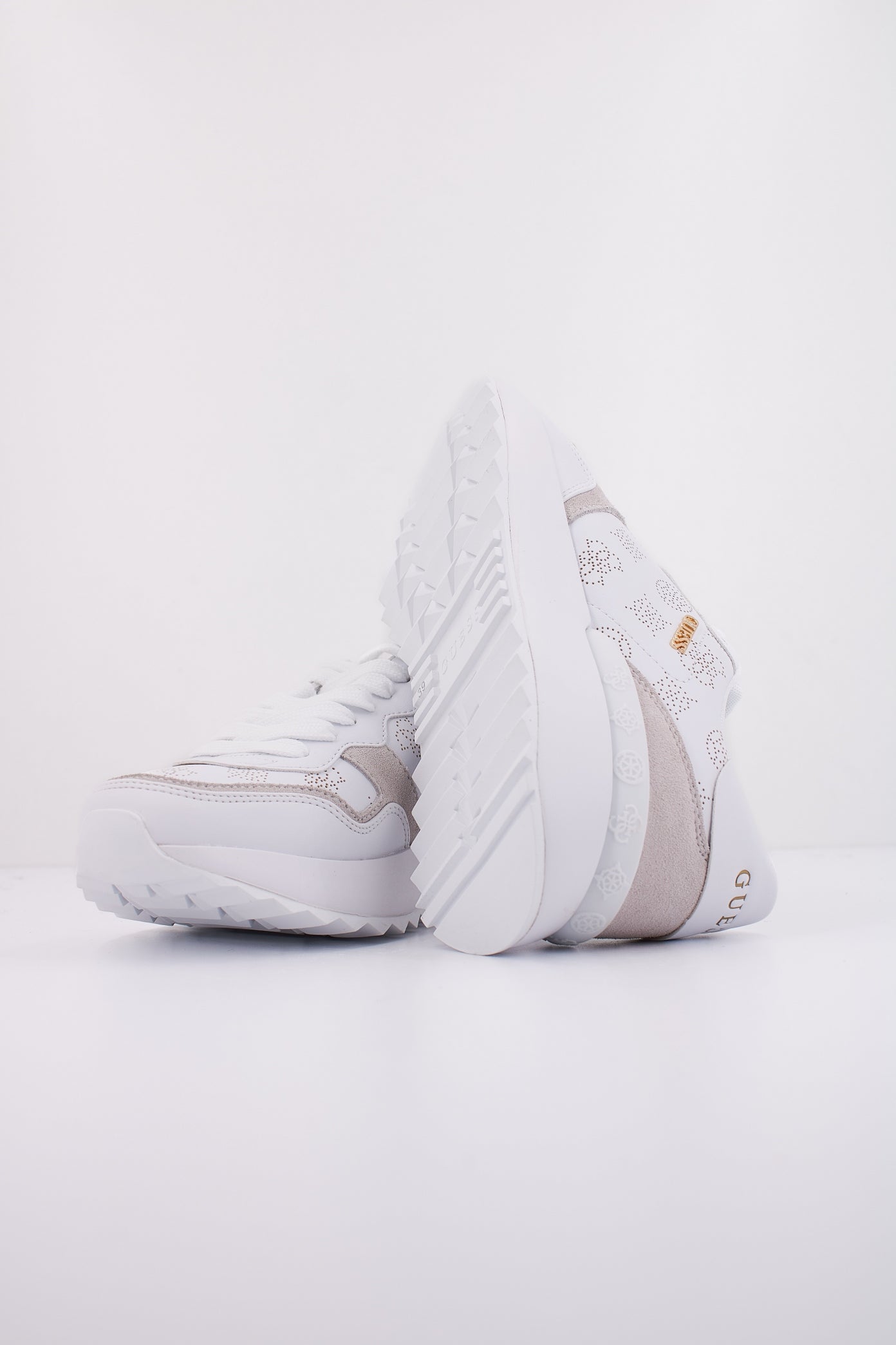 GUESS LEL en color WHITE  (5)