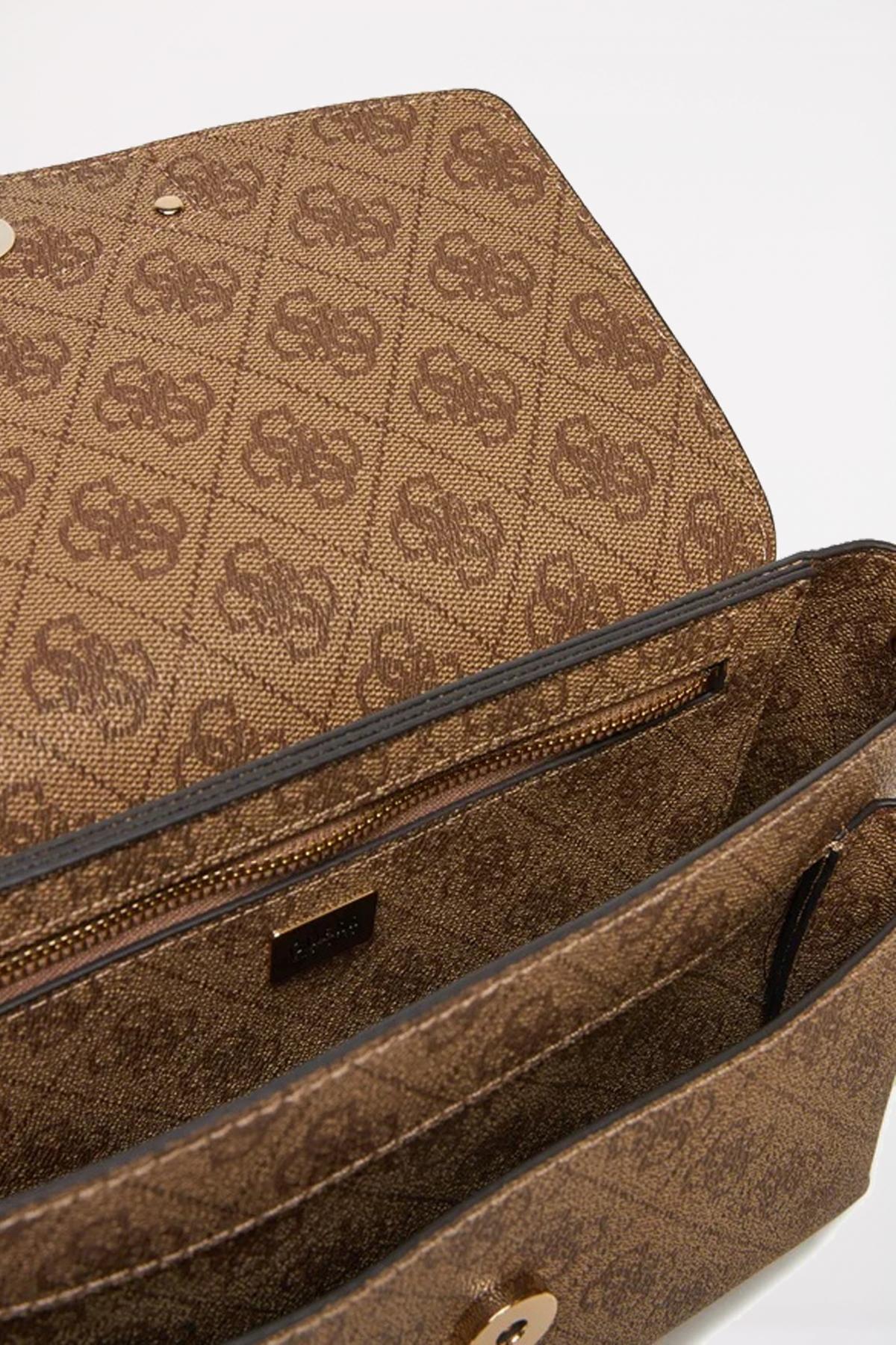 GUESS ECO BRENTON FLAP en color LGW  (3)