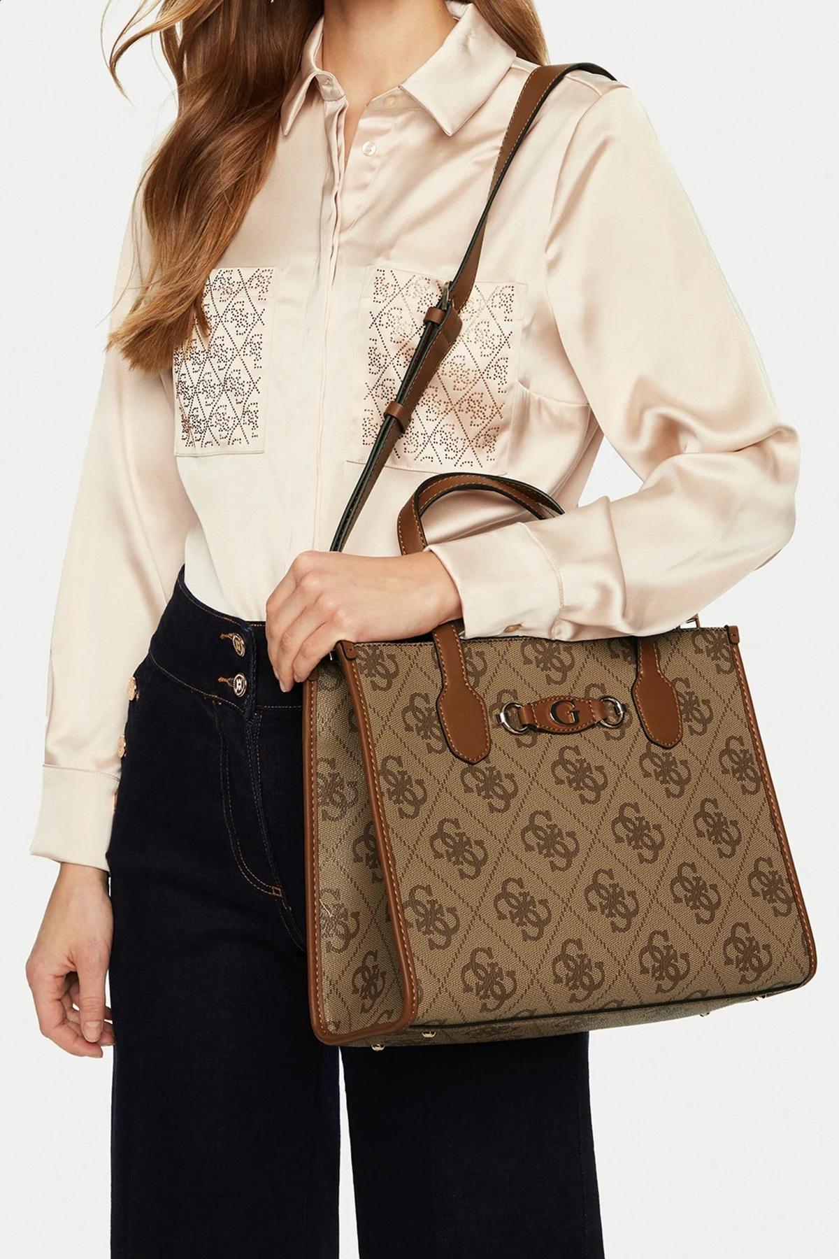 GUESS  IZZY  COMP TOTE en color LTD  (4)