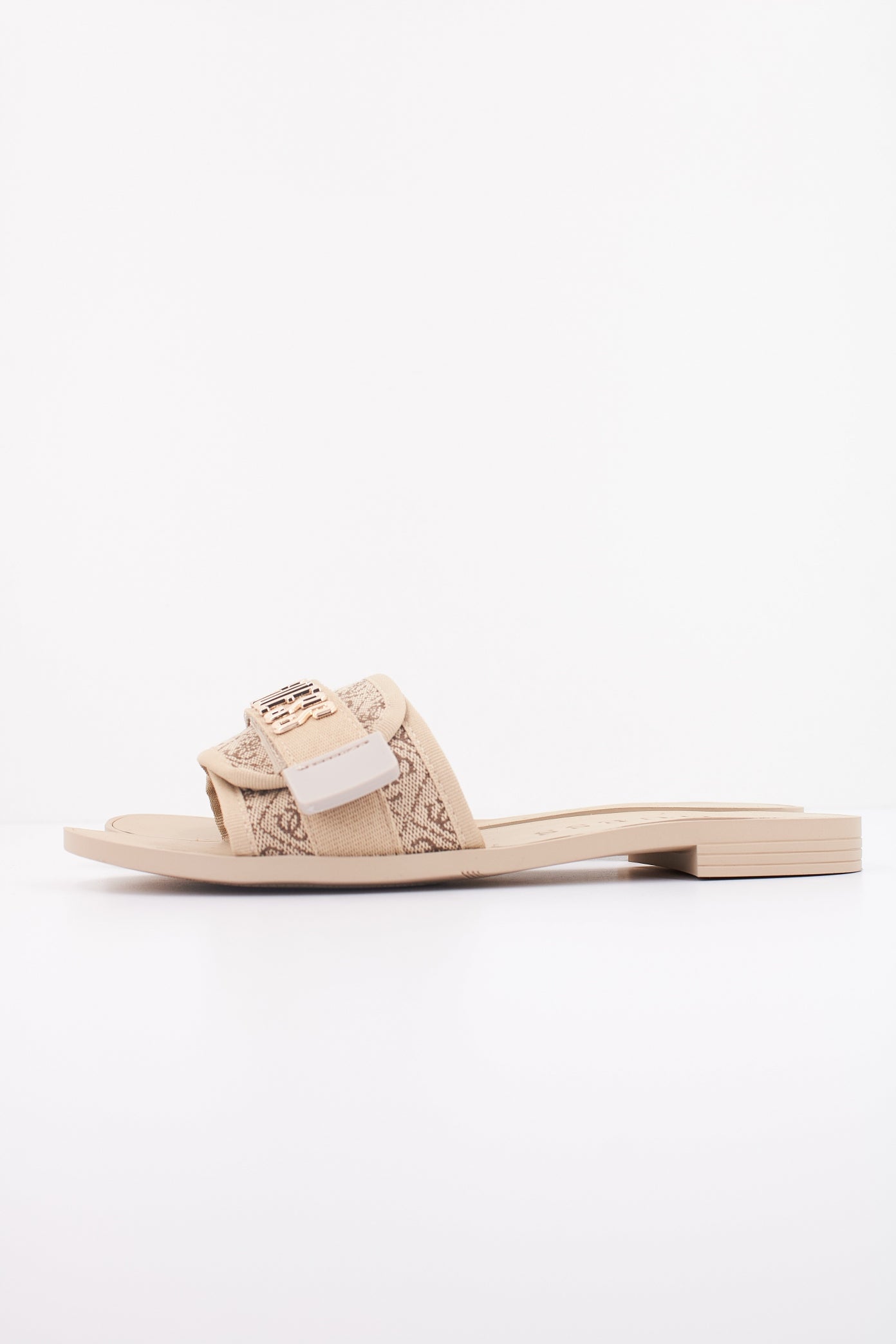 GUESS FLELY FAL  en color BEIBR  (1)
