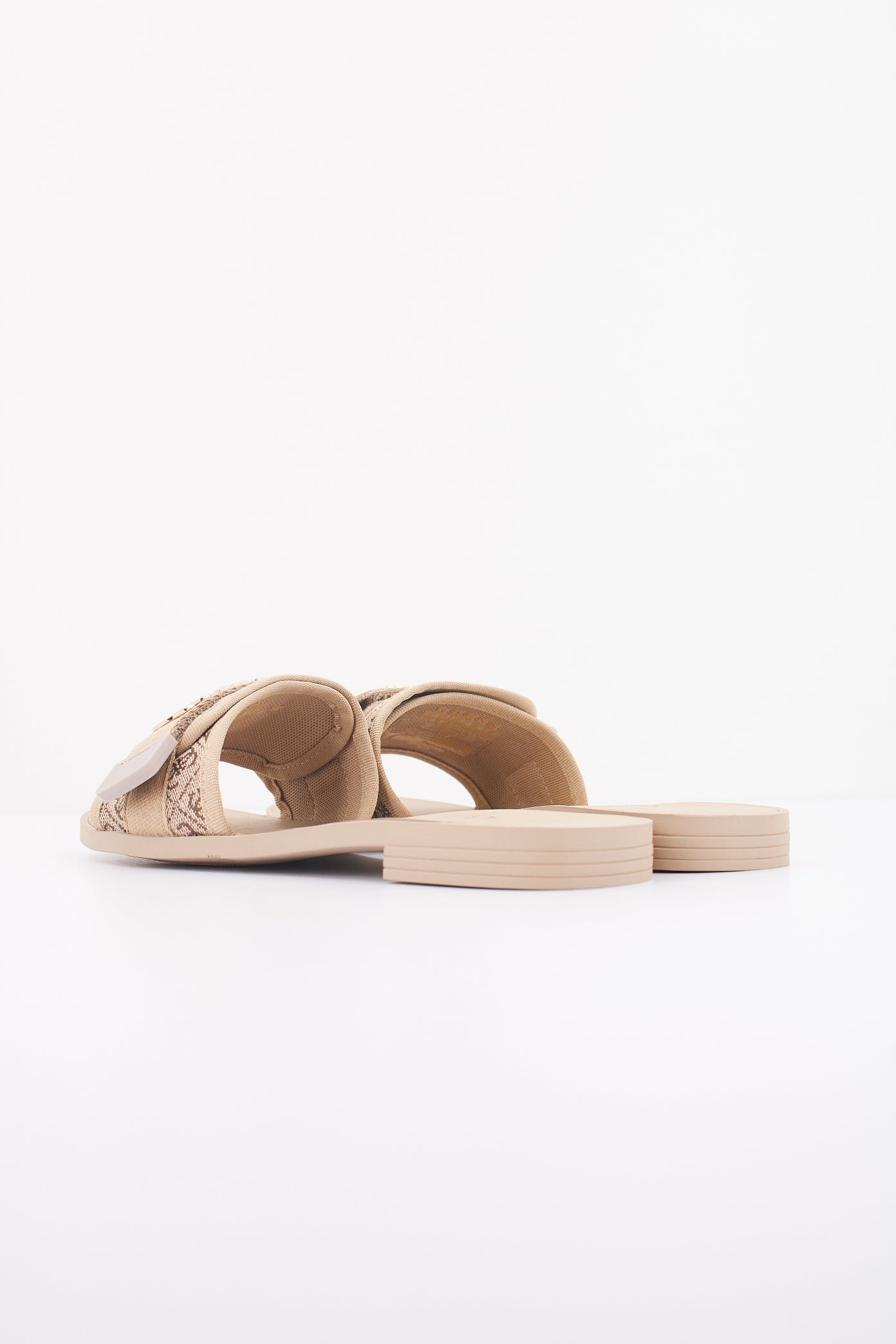 GUESS FLELY FAL  en color BEIBR  (4)