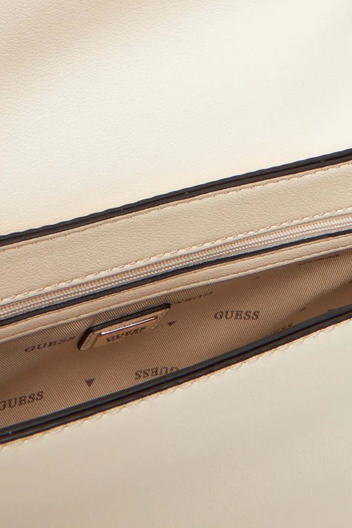 GUESS LEFIA en color SIT  (4)