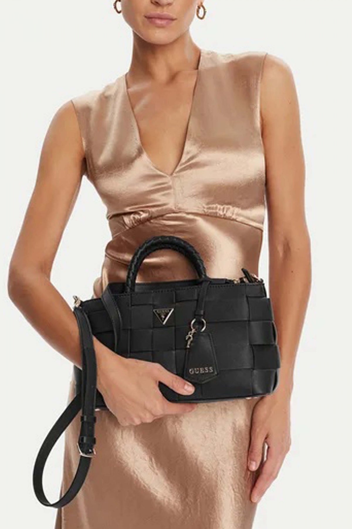 GUESS HWWG  SATCHEL en color BLA  (4)