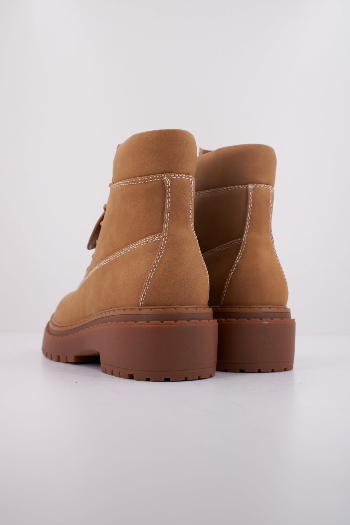 GUESS FLTLVY ELE en color TAN  (4)
