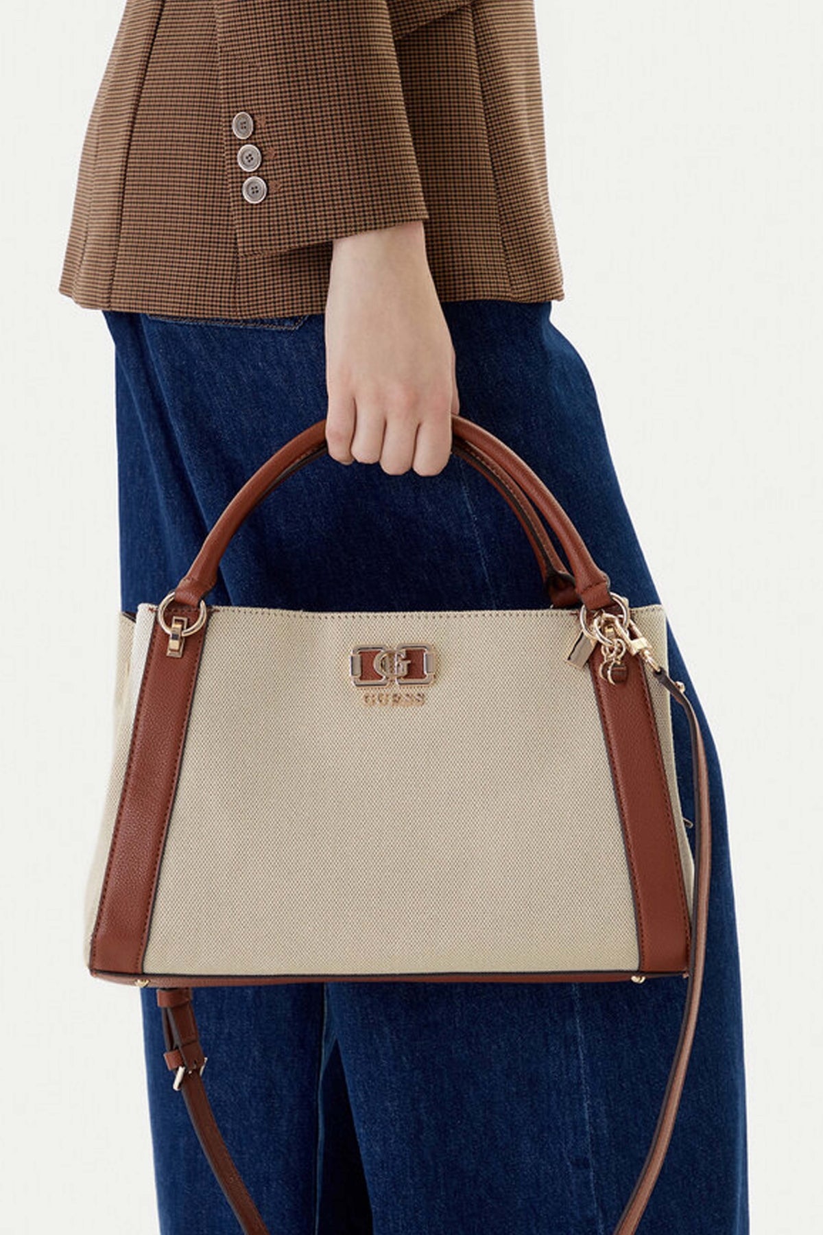 GUESS KARNILLA GIRLFRIEND  en color NTC  (1)
