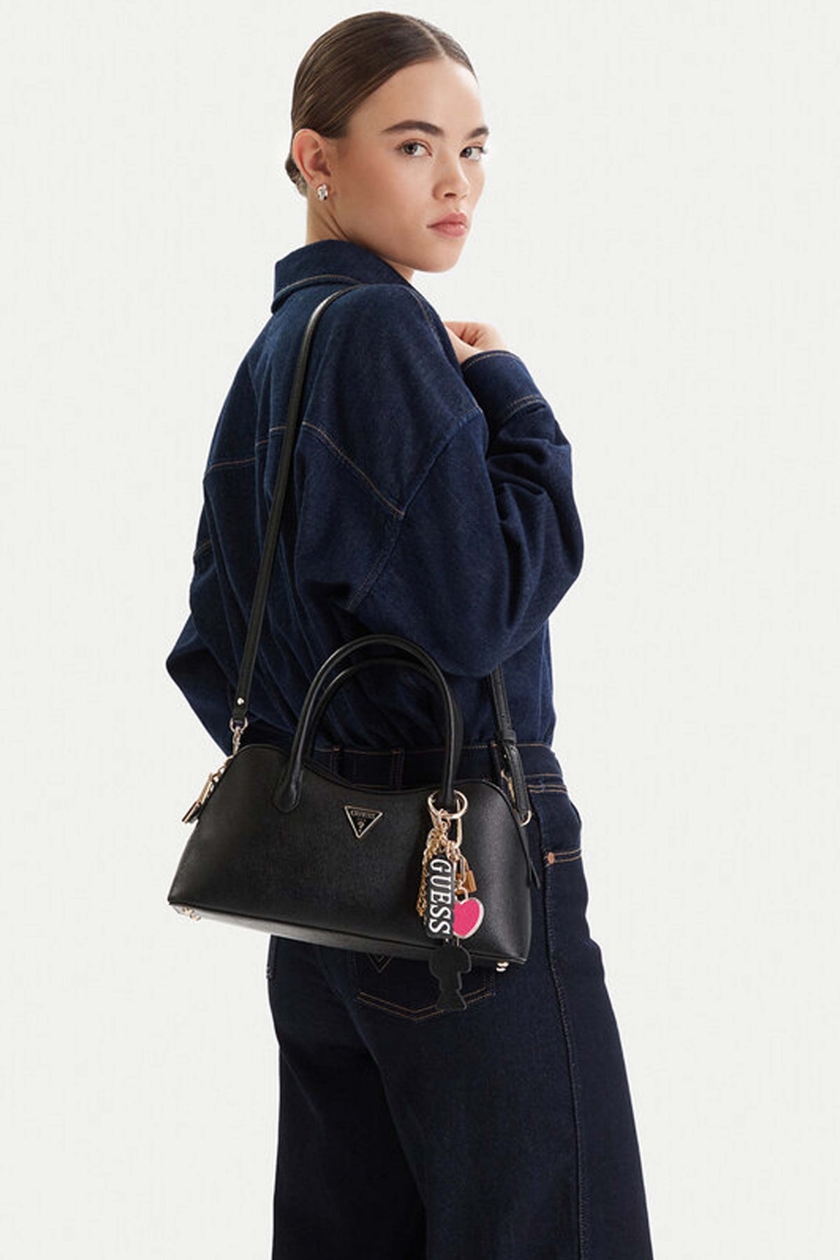 GUESS DAVINA SATCHEL en color BLA  (1)
