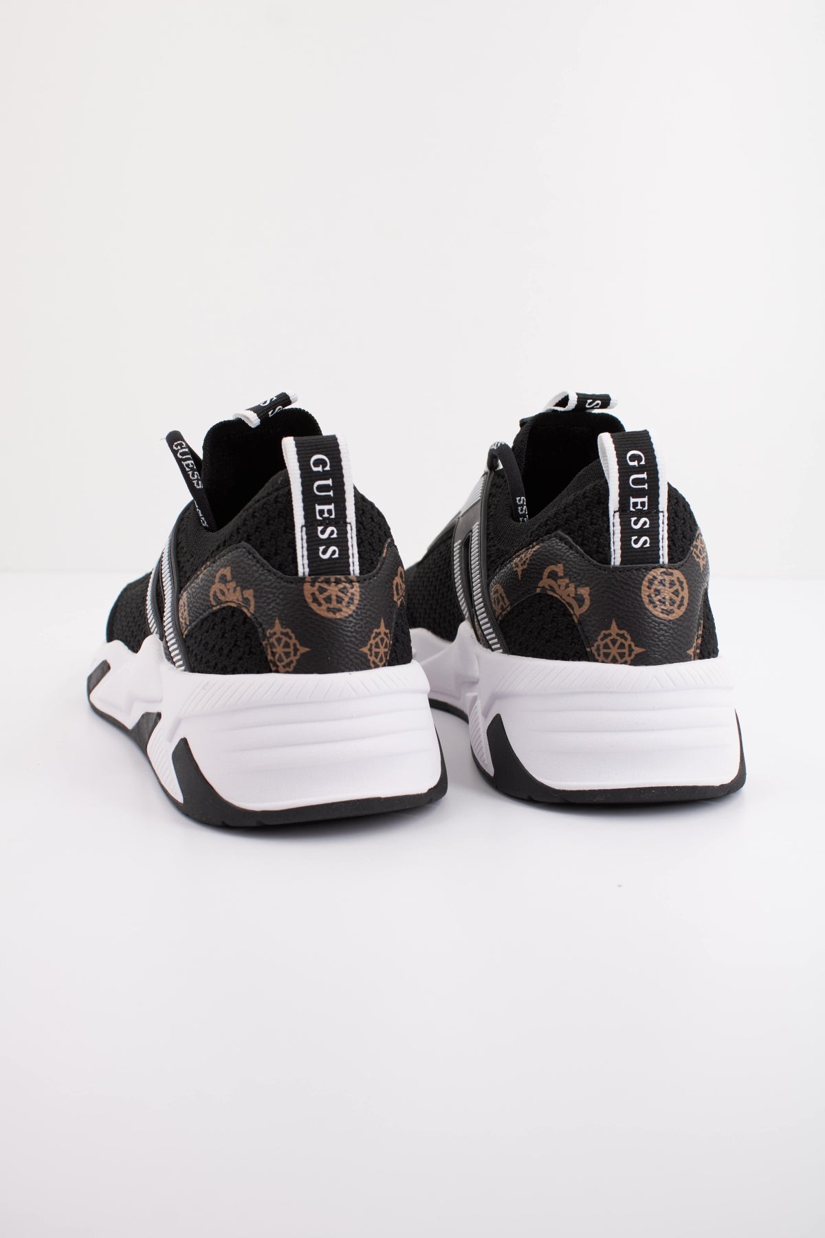 GUESS FLPGEN FAL en color BLACK  (4)