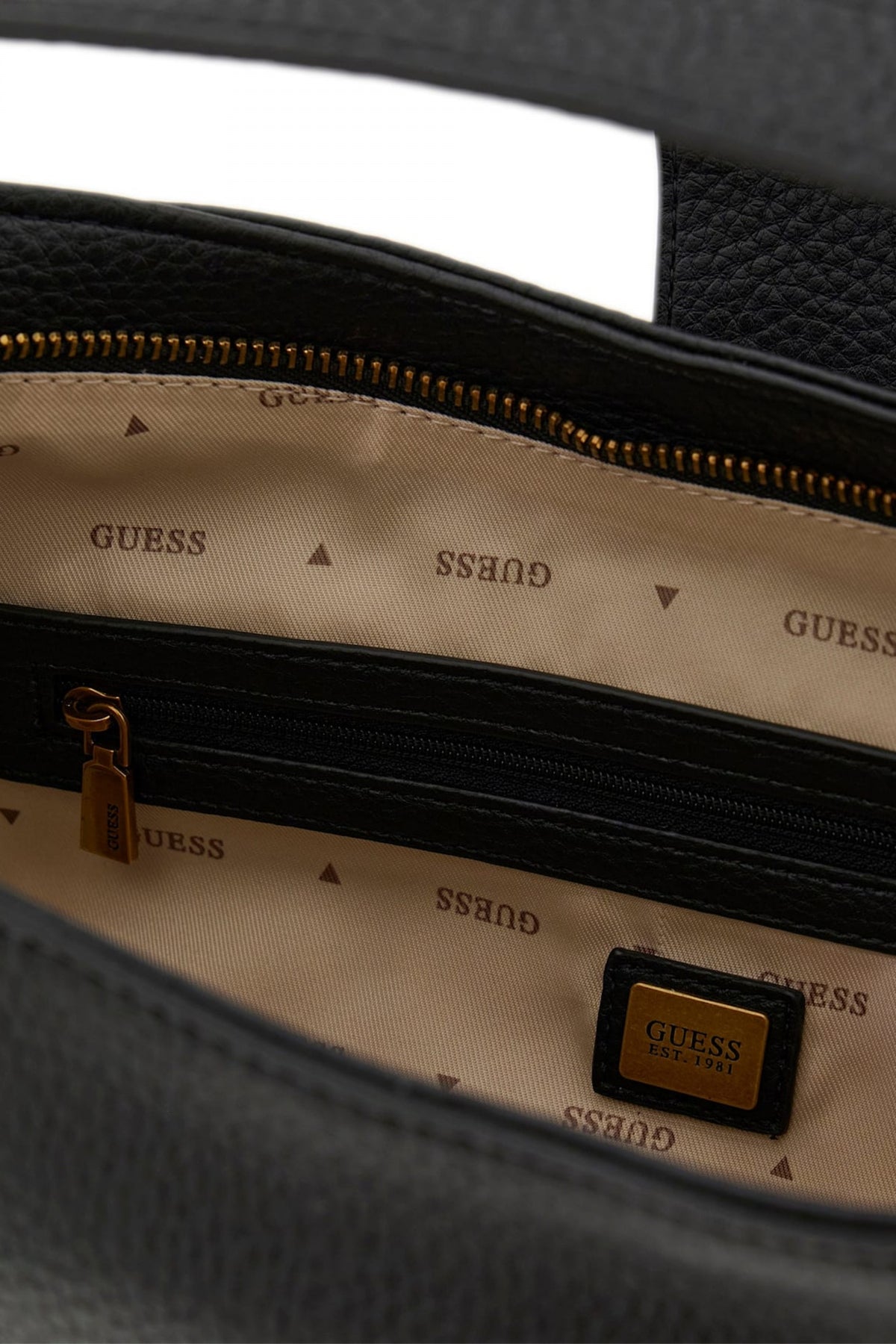 GUESS CAMDEN SHOULDER BAG en color BLA  (2)