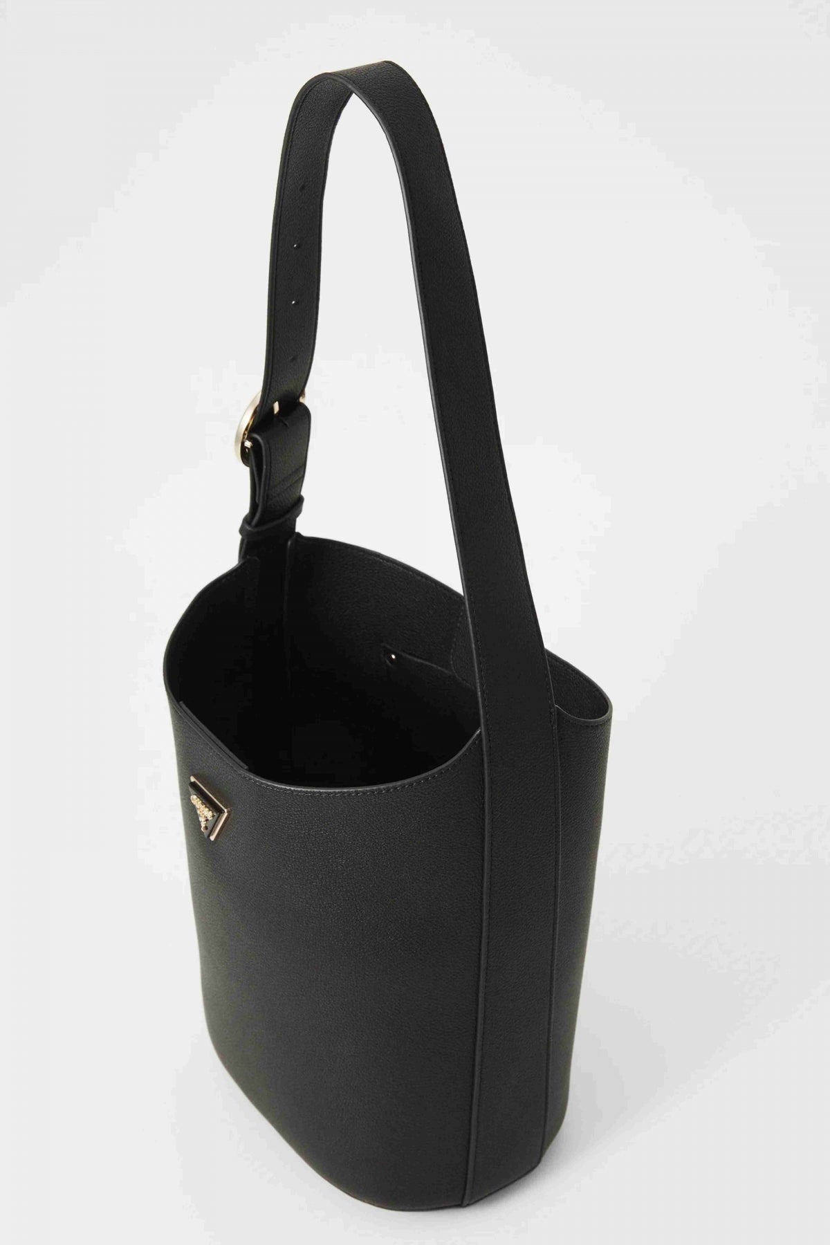 GUESS MERIDIAN II BUCKET en color BLA  (3)