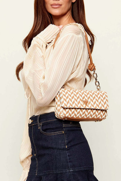 GUESS HWWG  en color CGM  (1)