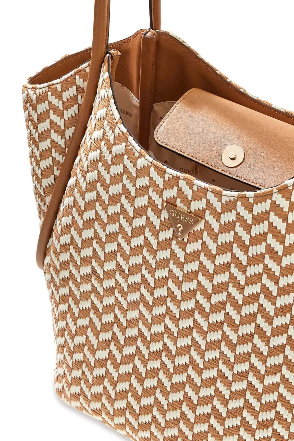 GUESS HWWG  en color CGM  (3)