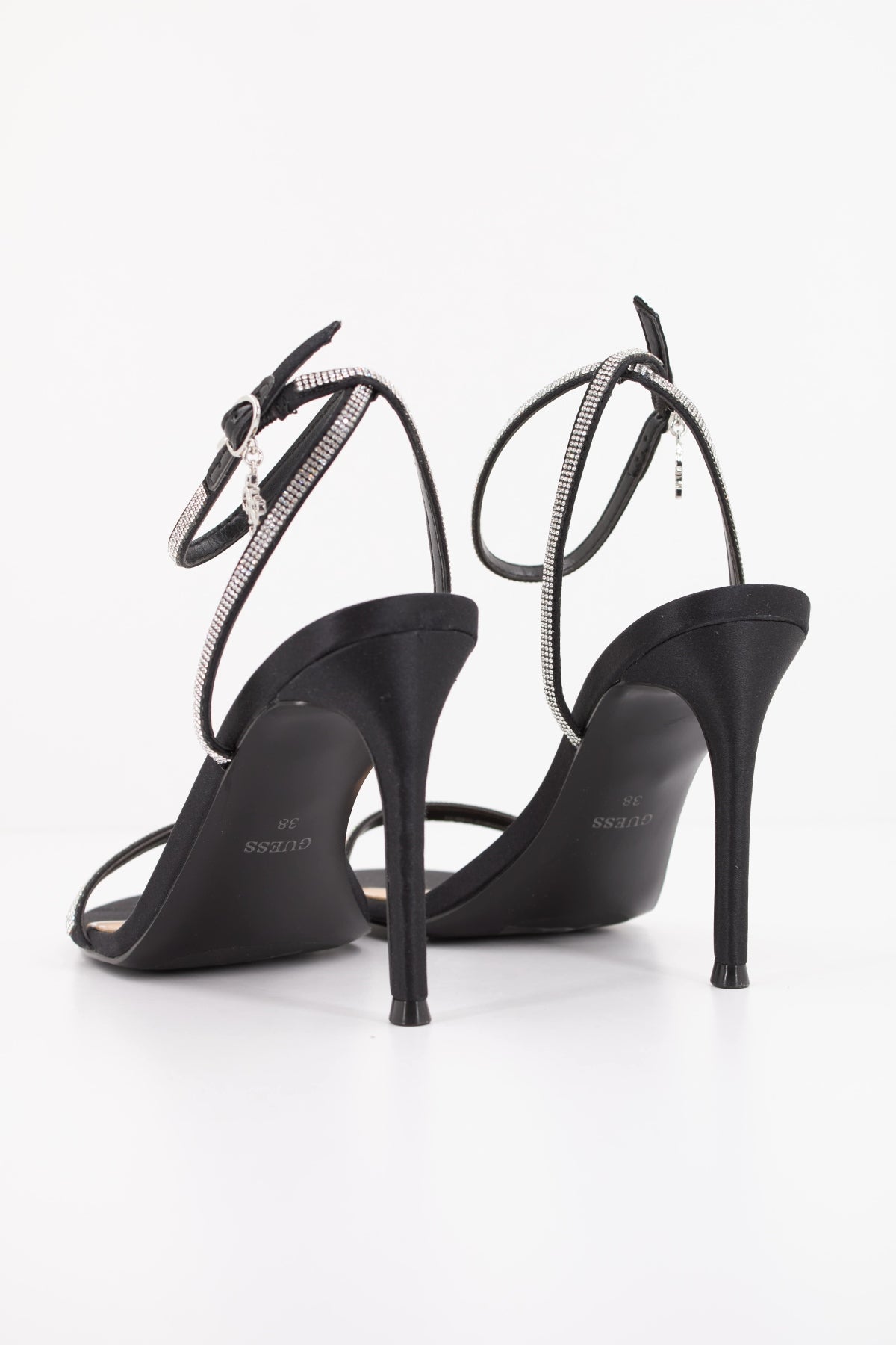 GUESS CHARMER en color BLACK  (4)