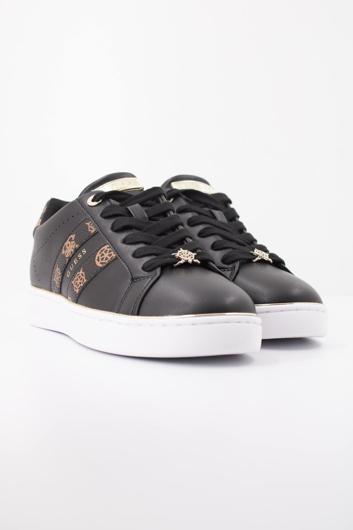 GUESS FLTBRL ELE BARLIE en color BLKBR  (2)