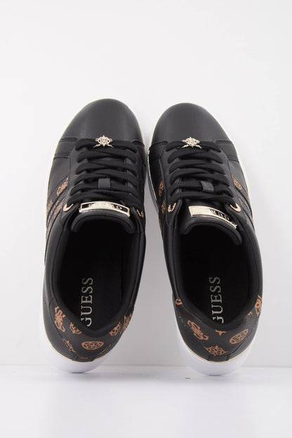 GUESS FLTBRL ELE BARLIE en color BLKBR  (3)