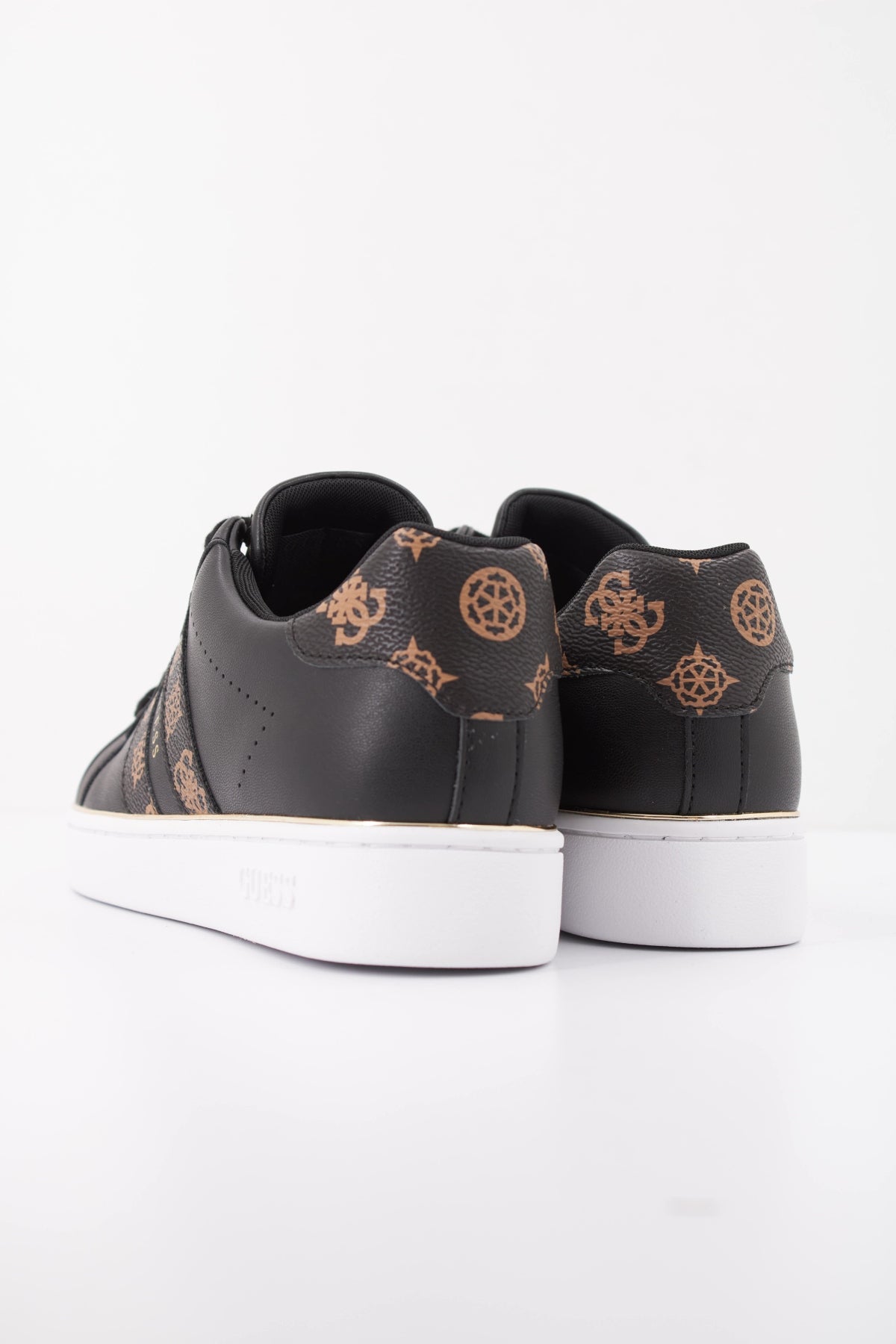 GUESS FLTBRL ELE BARLIE en color BLKBR  (4)