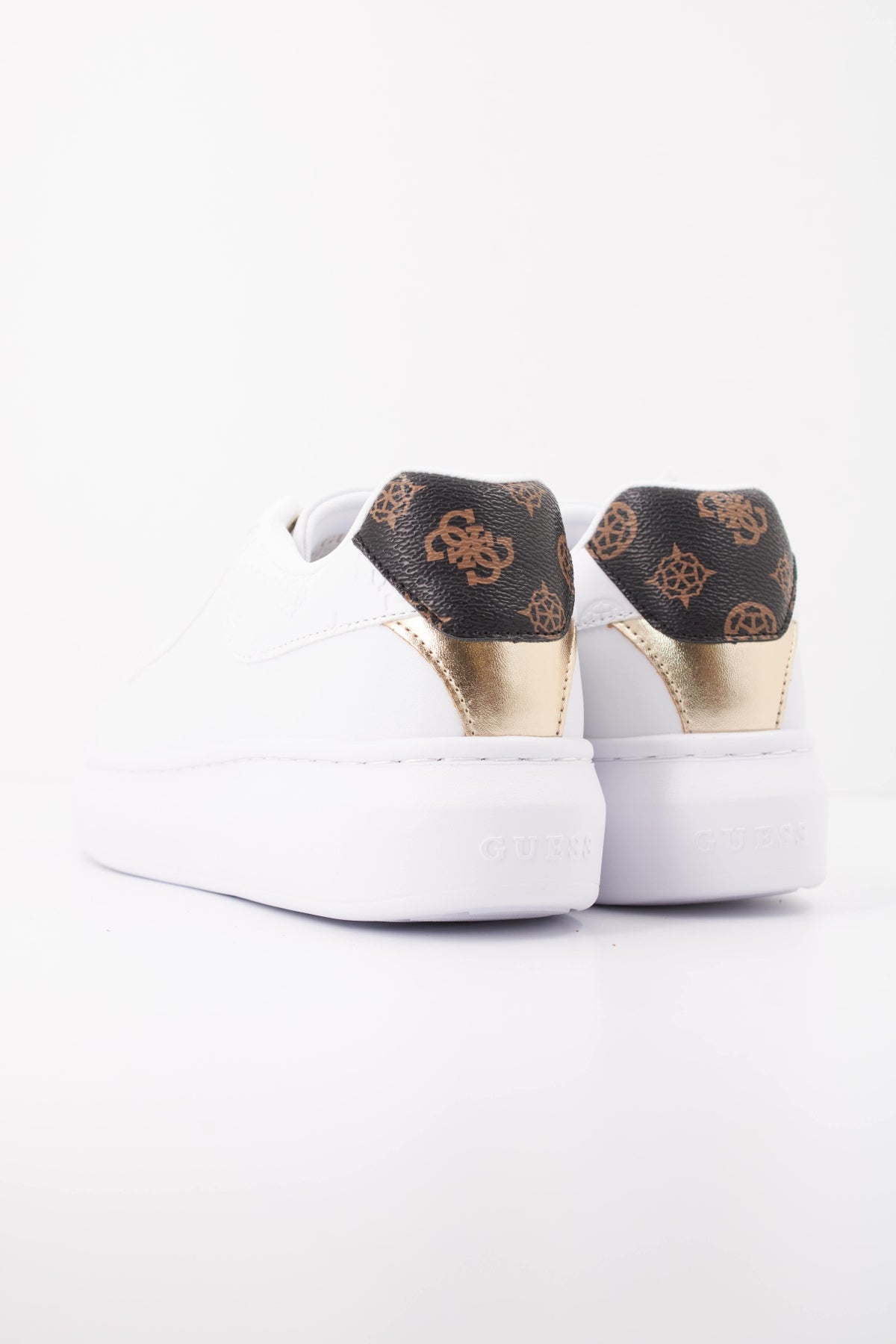 GUESS FLTFRE LEA FIREUP en color WHITE  (4)