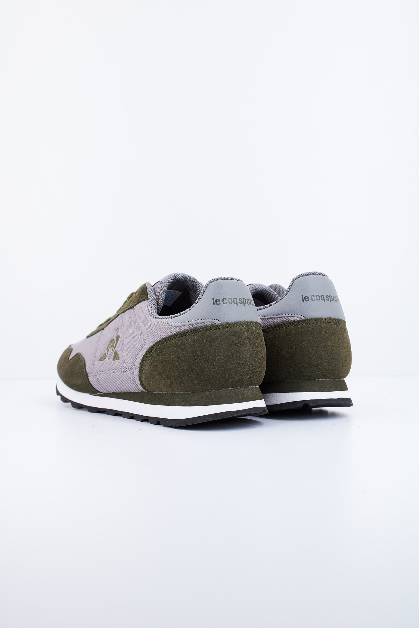 LE COQ SPORTIF ASTRA TWILL en color TNMOLV  (3)