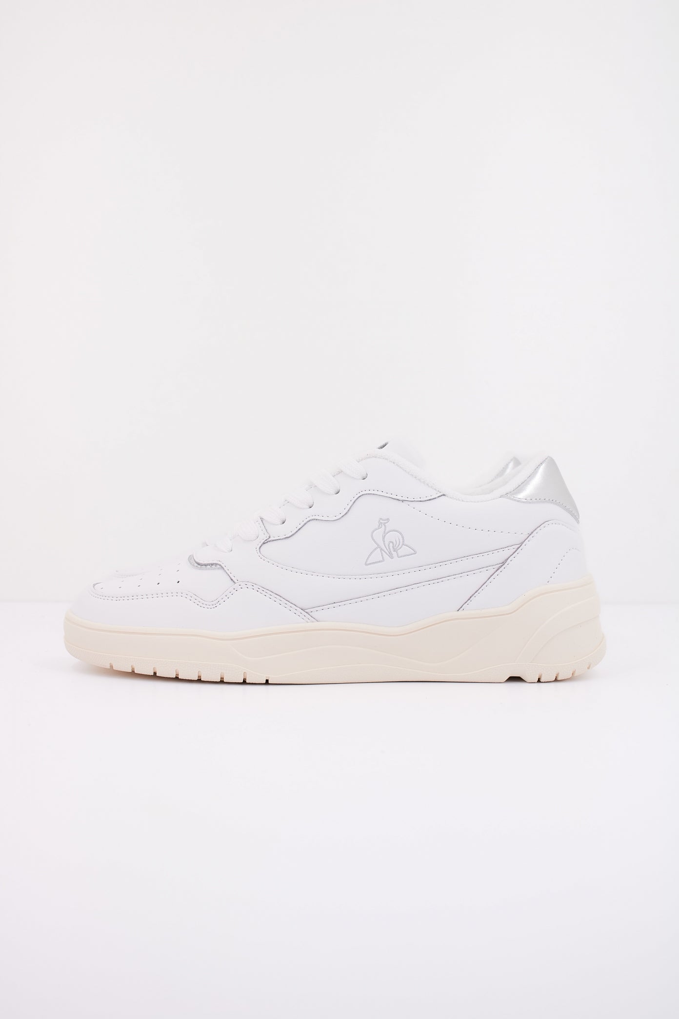 LE COQ SPORTIF LCS ALMA en color WHTSLVR  (1)