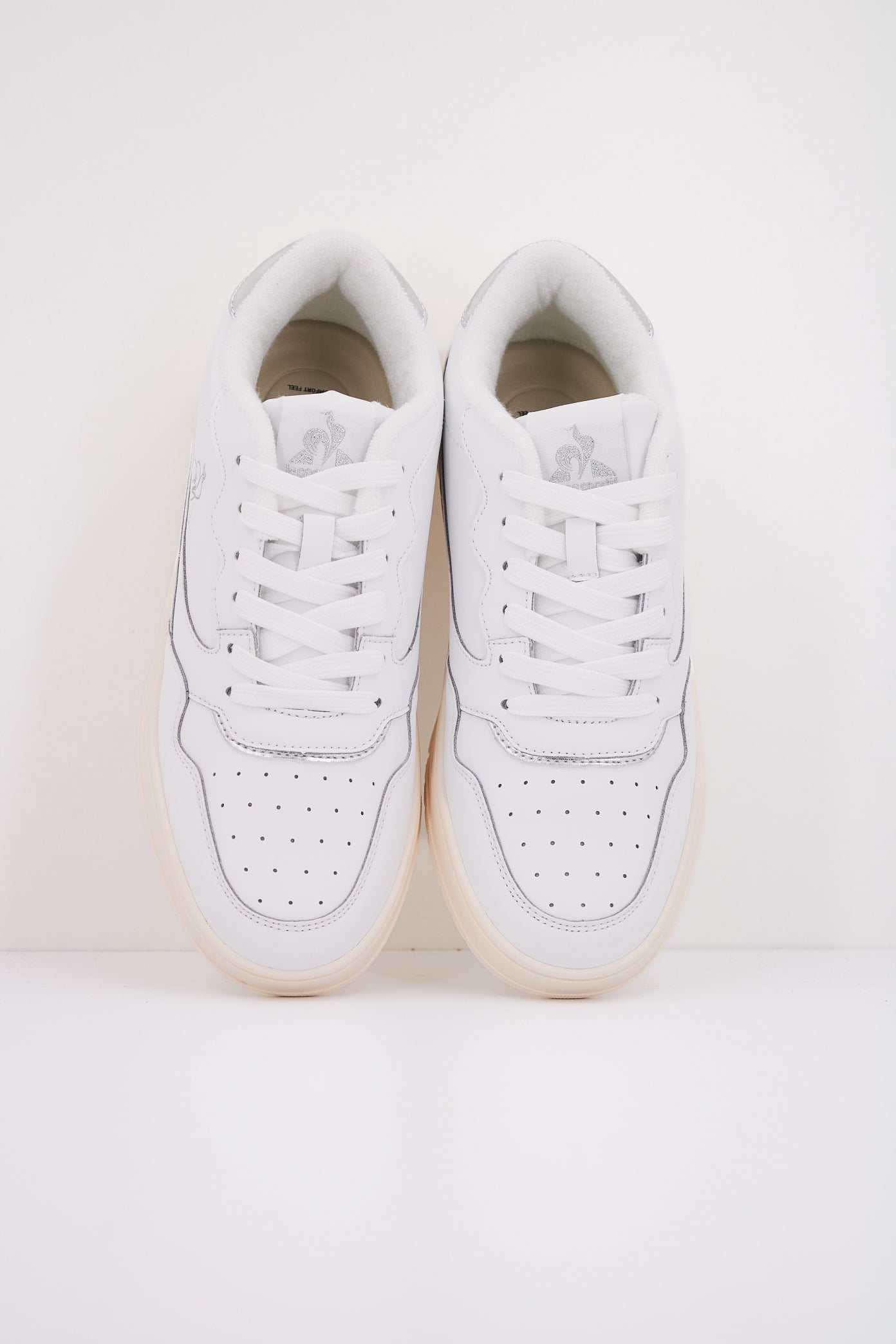 LE COQ SPORTIF LCS ALMA en color WHTSLVR  (3)