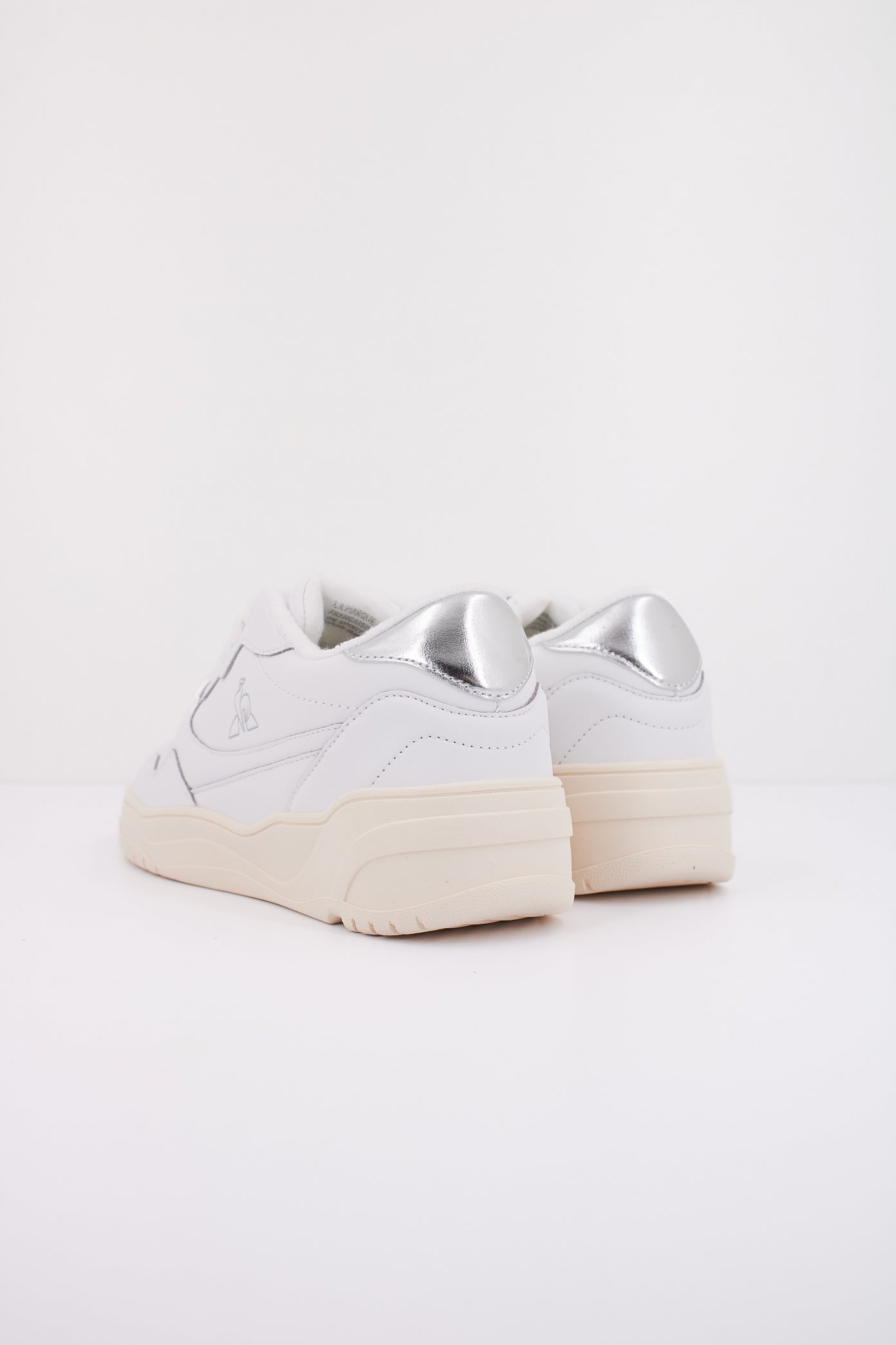 LE COQ SPORTIF LCS ALMA en color WHTSLVR  (4)