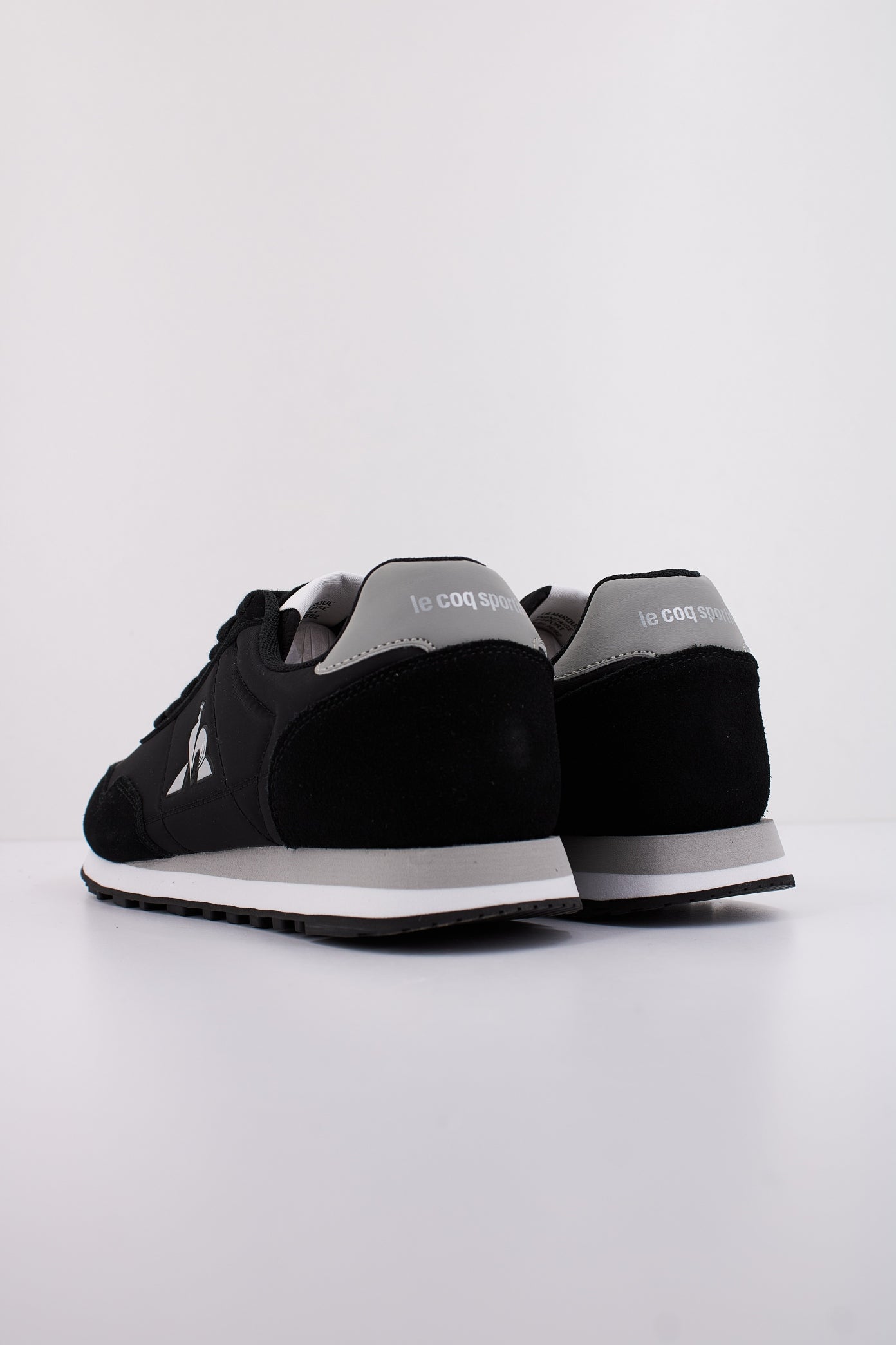 LE COQ SPORTIF ASTRA  en color BLKSLV  (4)
