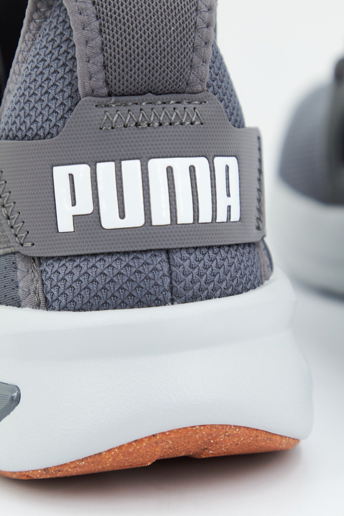 PUMA SOFTRIDE ENZO EVO BE en color GRAY  (3)