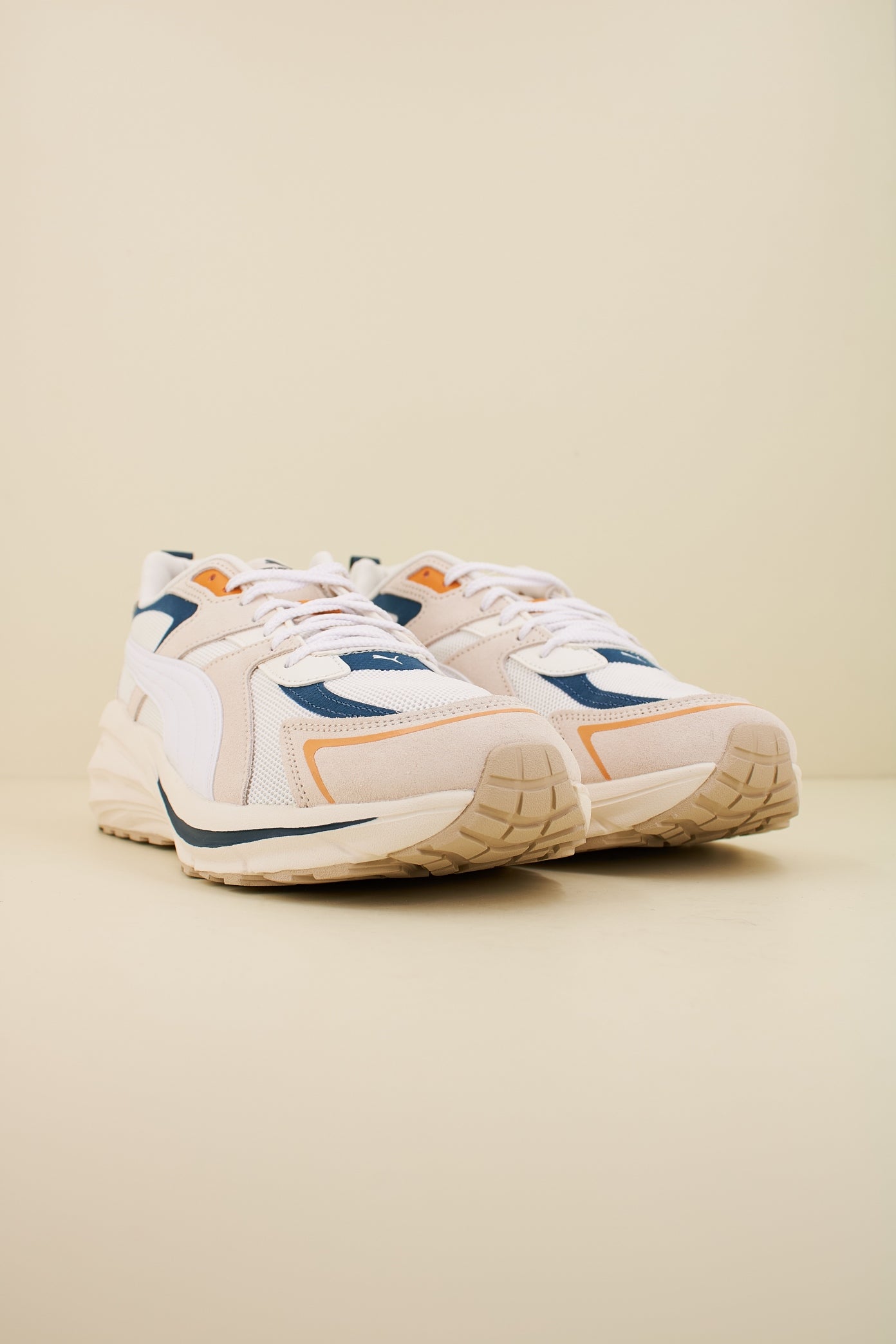 PUMA HYPNOTIC en color WHITE  (2)