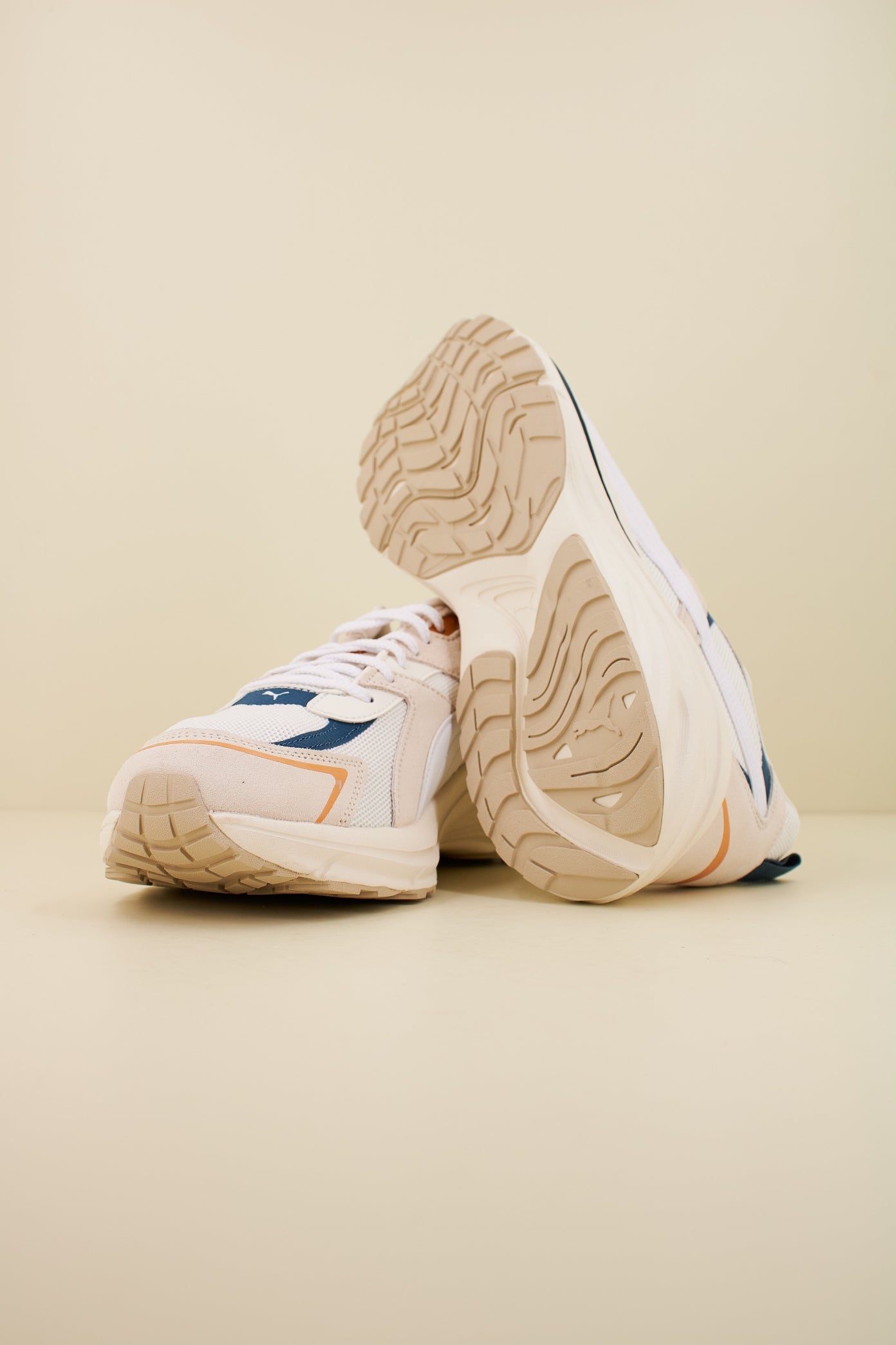 PUMA HYPNOTIC en color WHITE  (4)