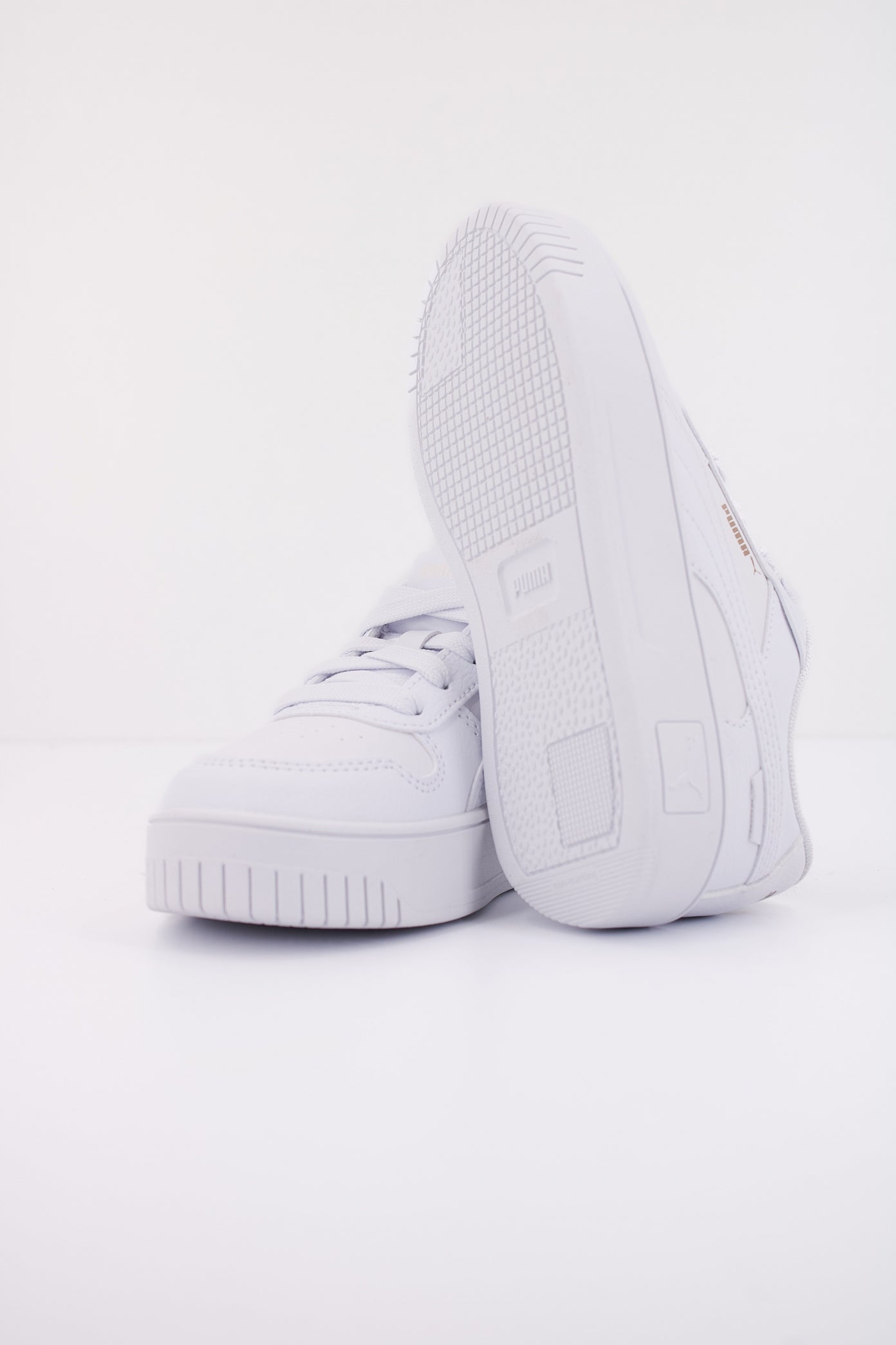 PUMA CARINA STREET PS en color WHITE  (5)
