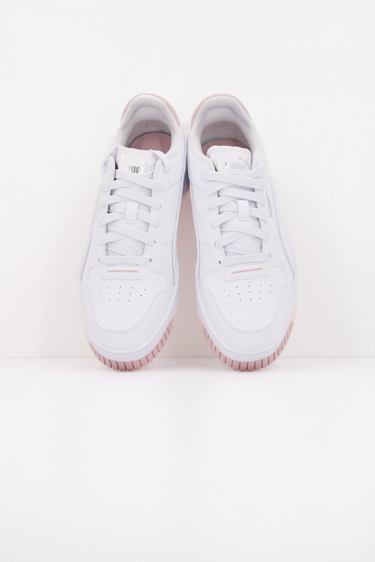 PUMA CARINA STREET HOLO  en color WHITE  (3)