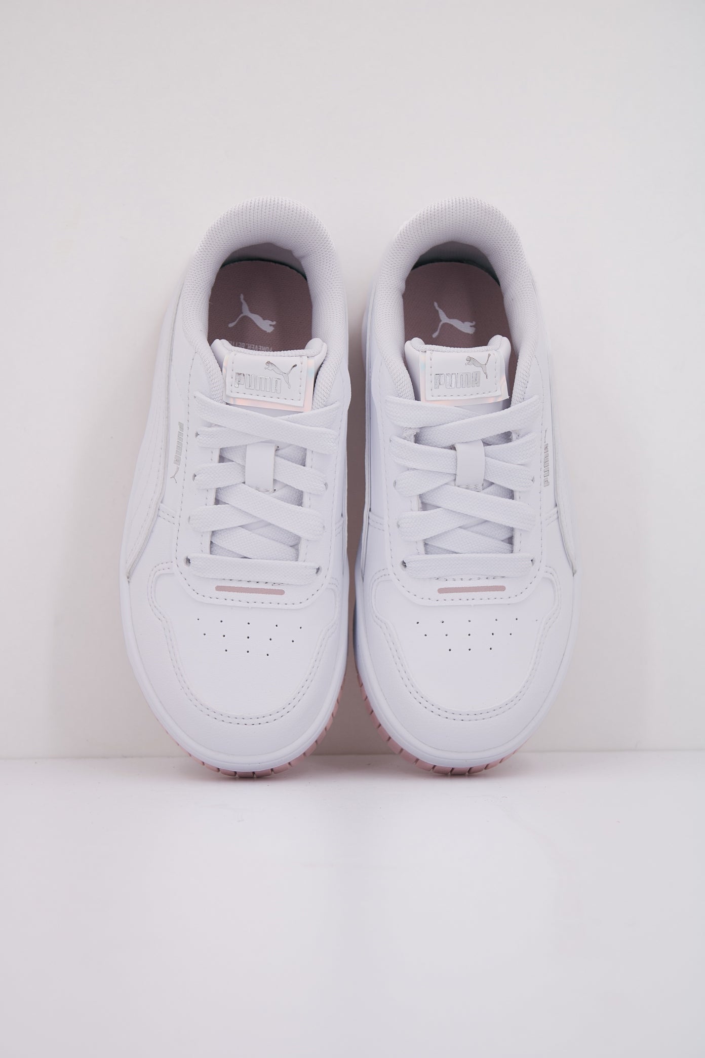 PUMA CARINA STREET HOLO  en color WHITE  (3)