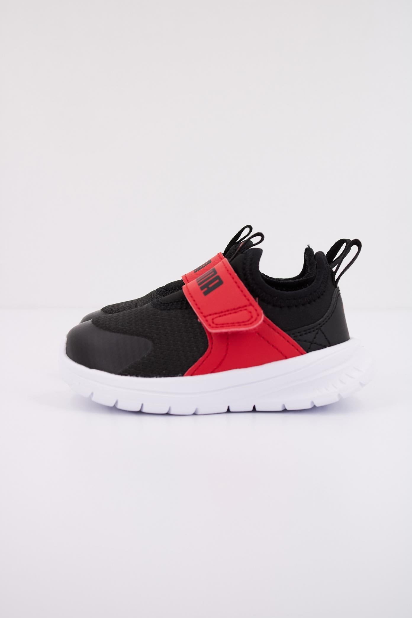 PUMA EVOLVE SLIP ON INF en color BLACK  (1)