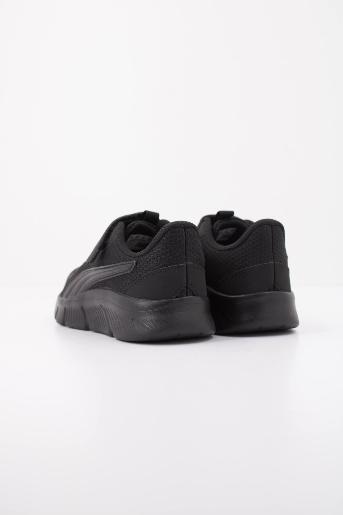 PUMA  en color BLACK  (4)