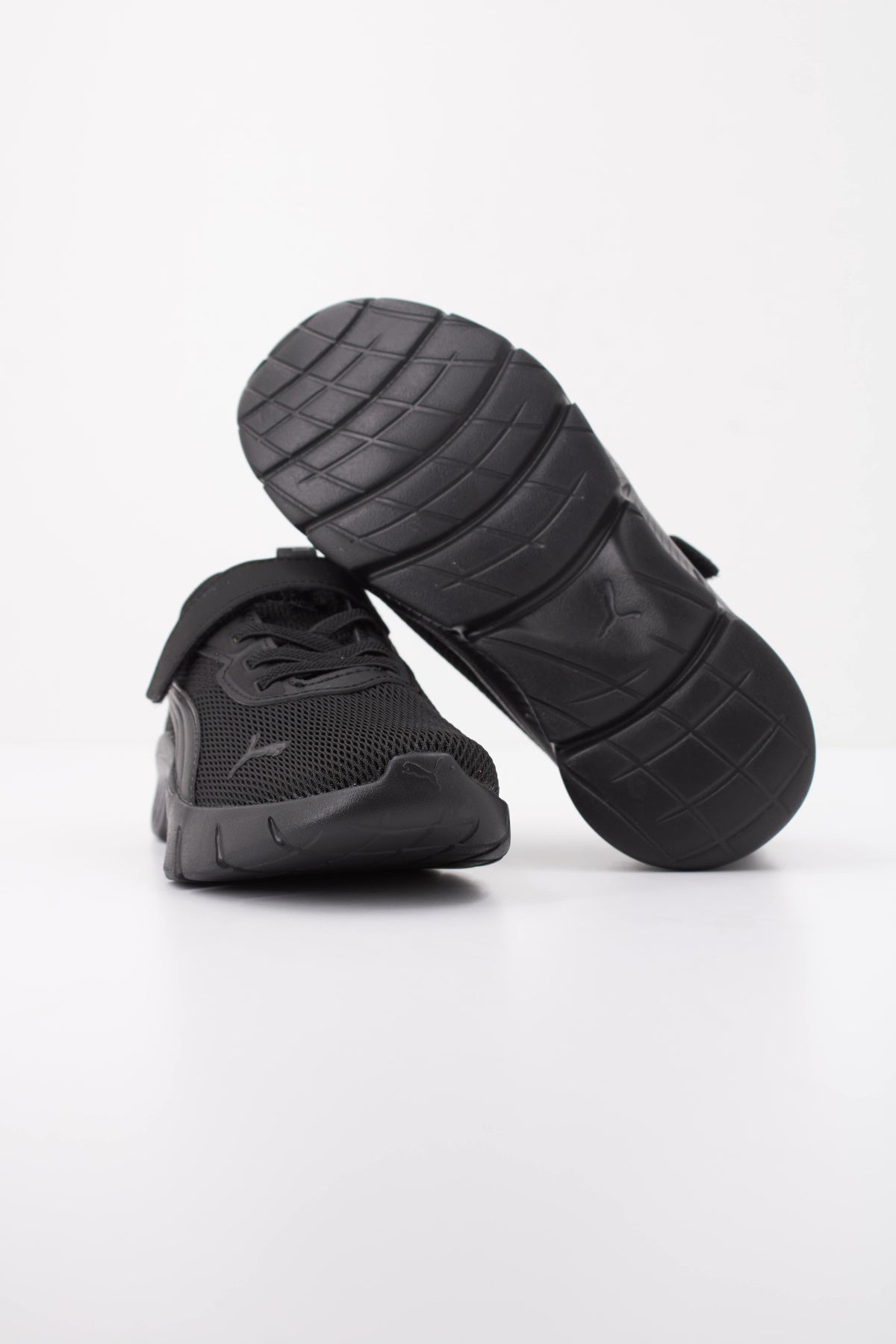 PUMA  en color BLACK  (5)
