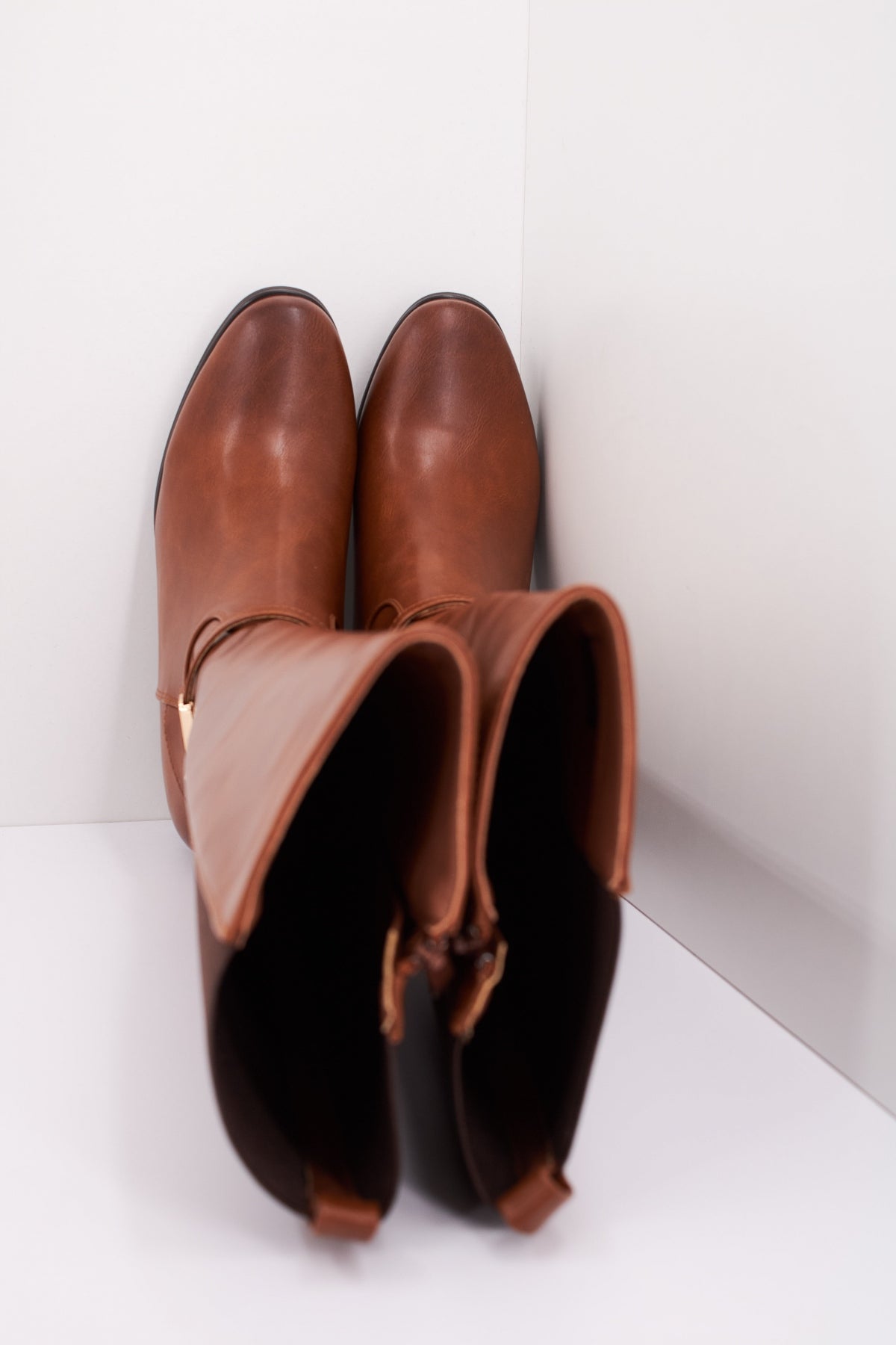 CHIKA CAYETANA  en color CUERO  (3)