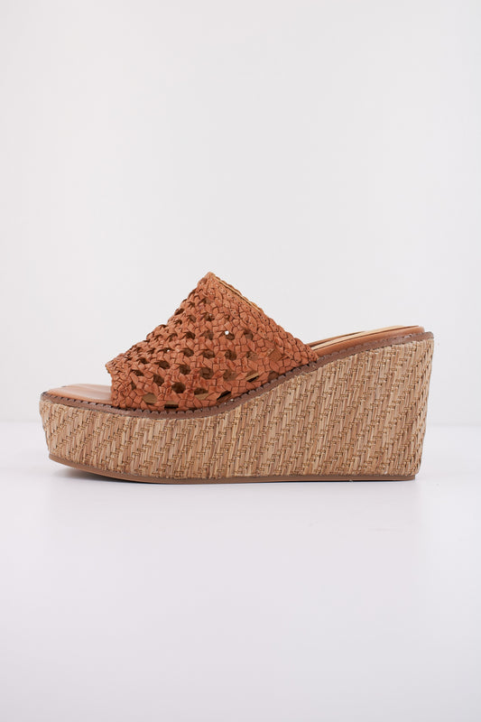 CARMELA c en color CAMEL  (1)