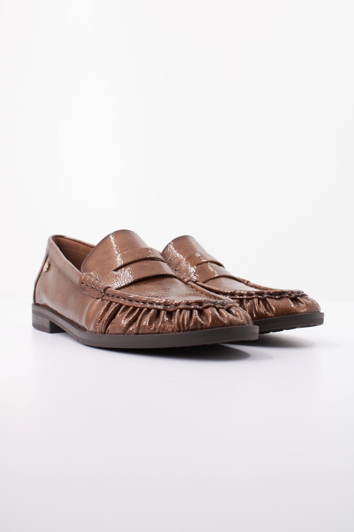 CARMELA C ZAPATO SRA en color TAUPE  (2)