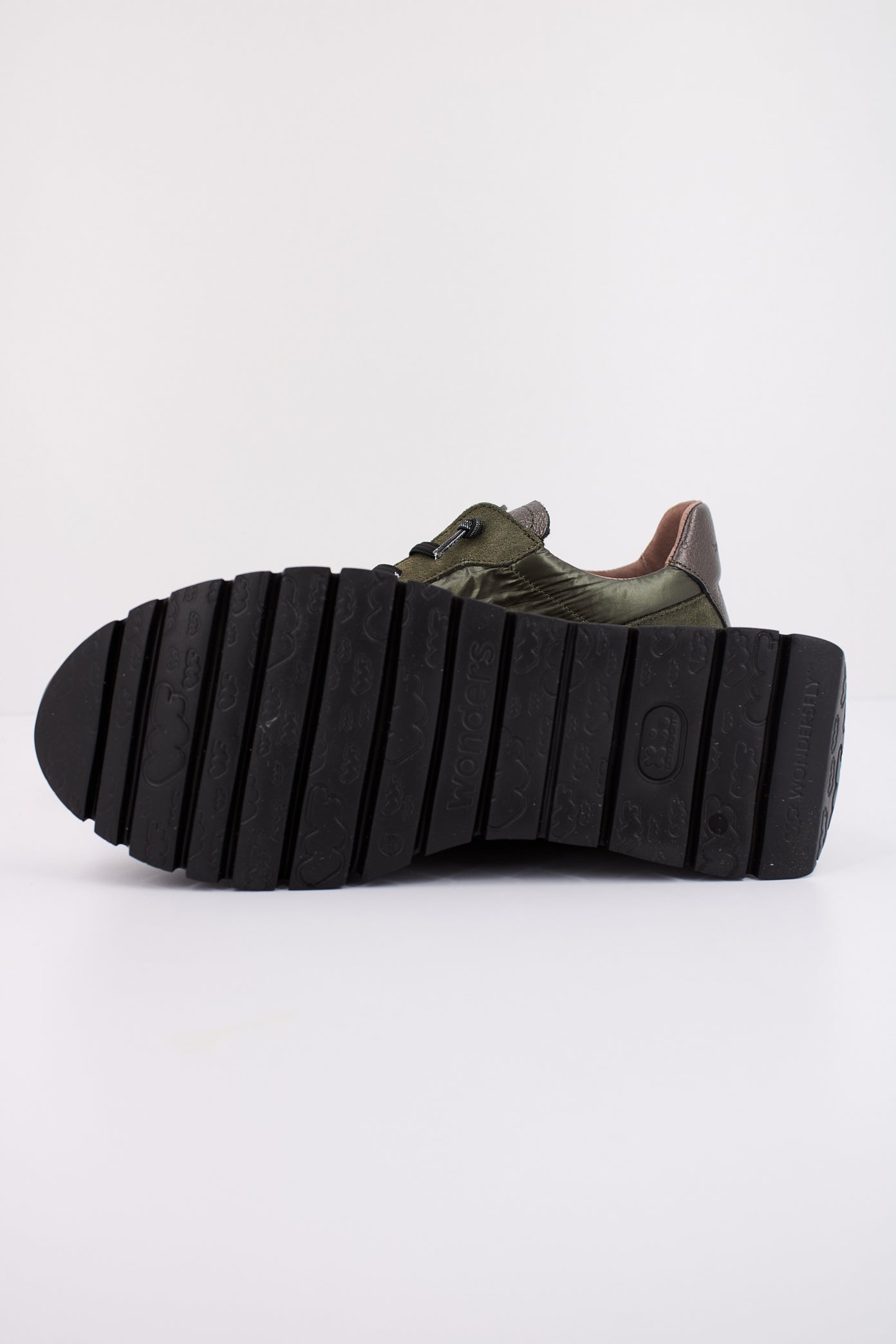 WONDERS A  en color LGKKI  (5)