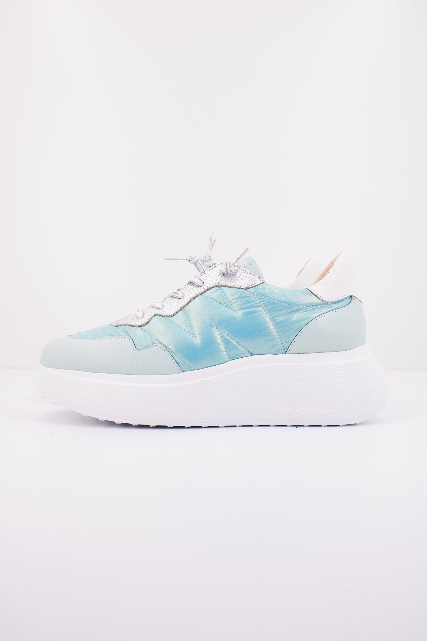 WONDERS A  en color QCLCD  (1)