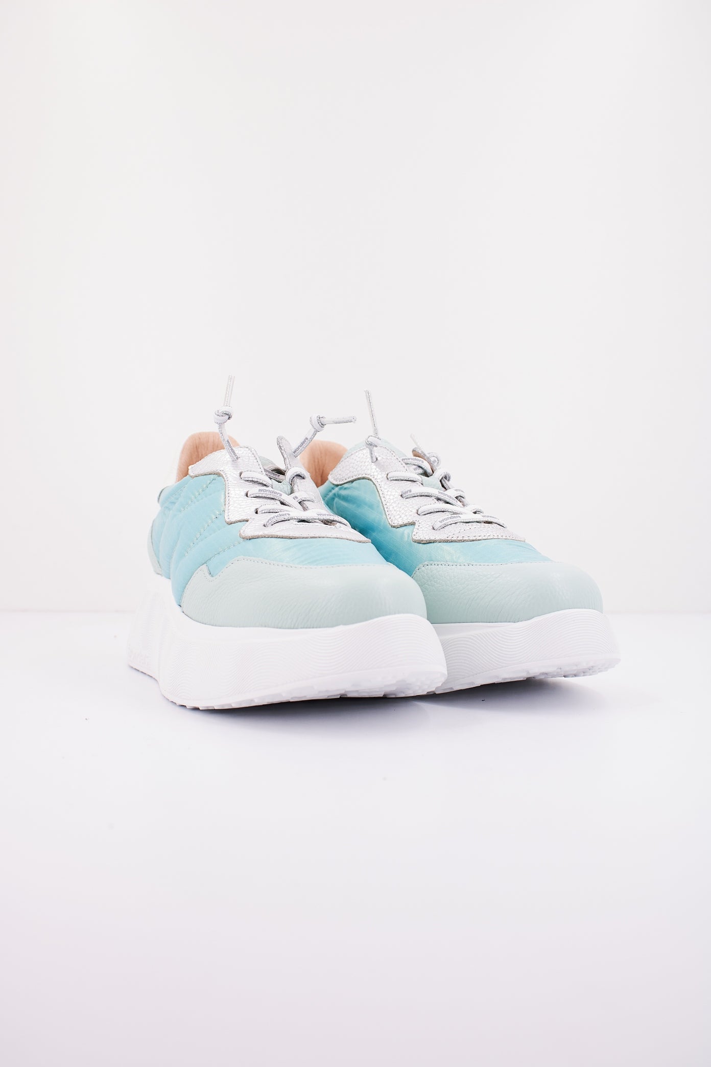 WONDERS A  en color QCLCD  (2)