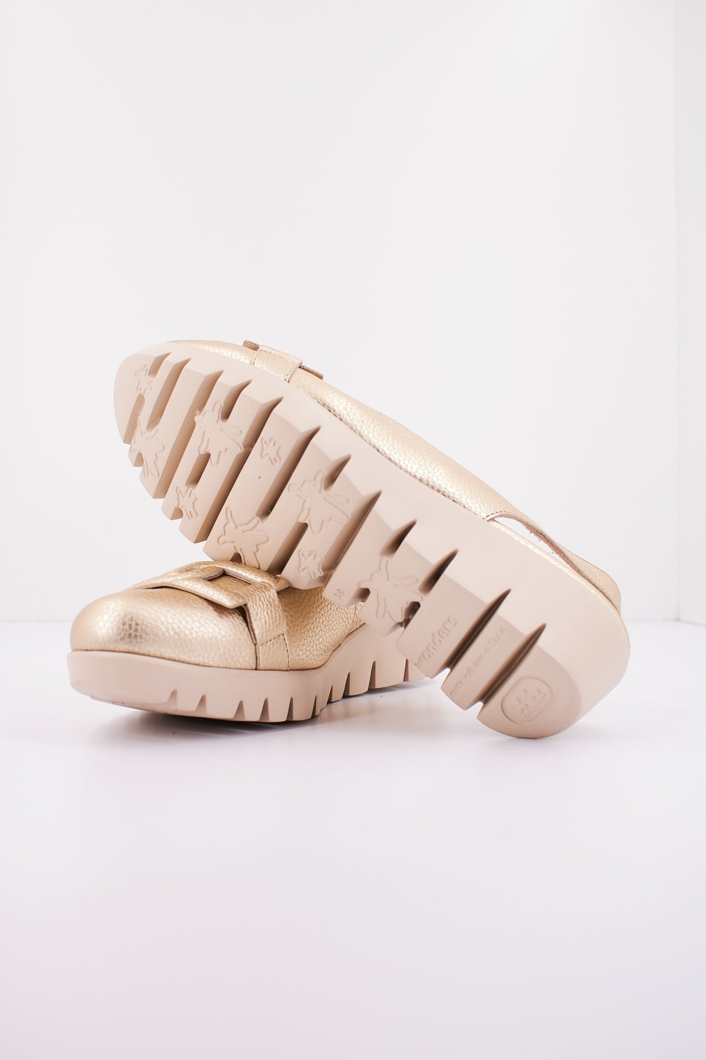 WONDERS C  en color PLATINO  (4)