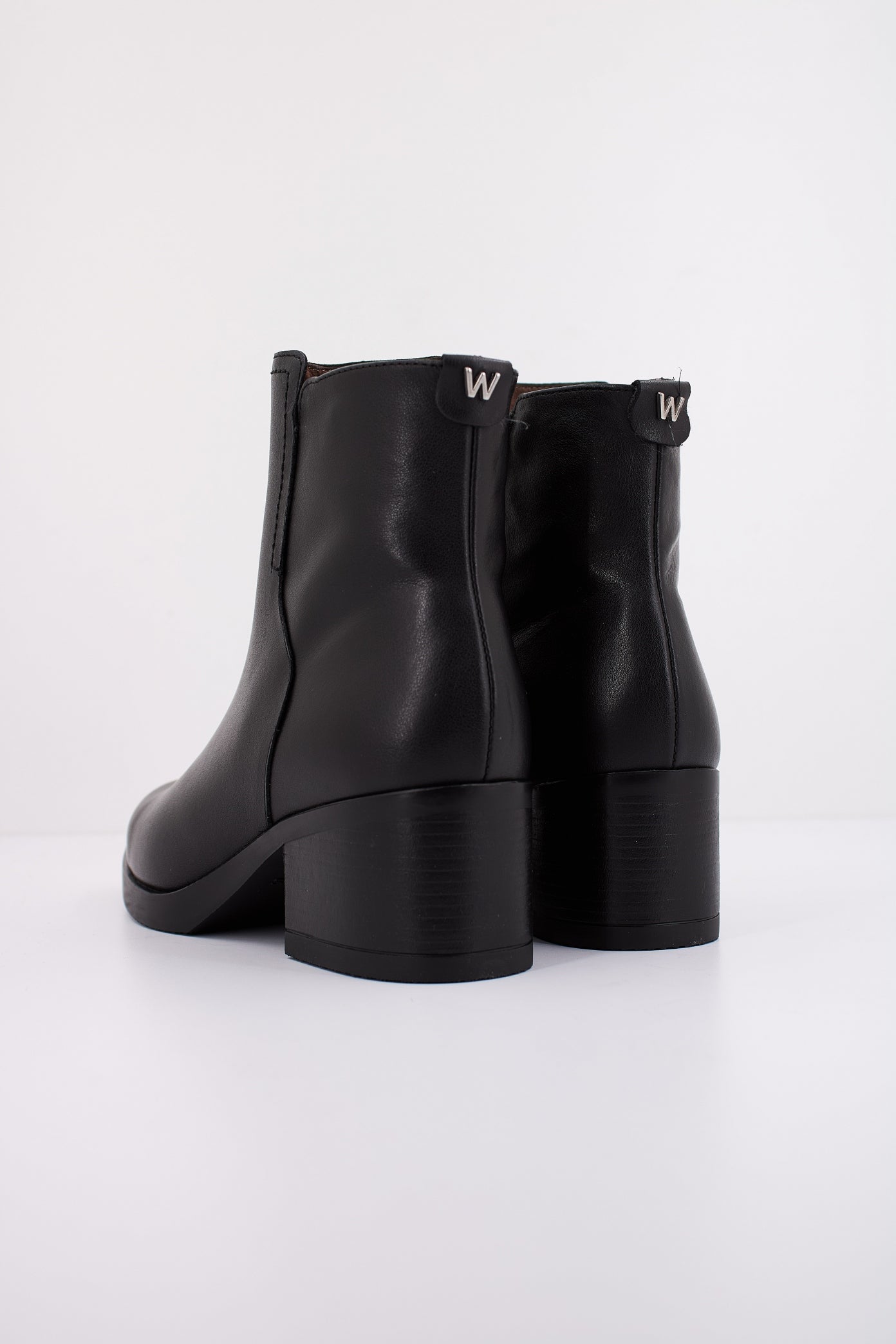 WONDERS G en color NEGRO  (4)