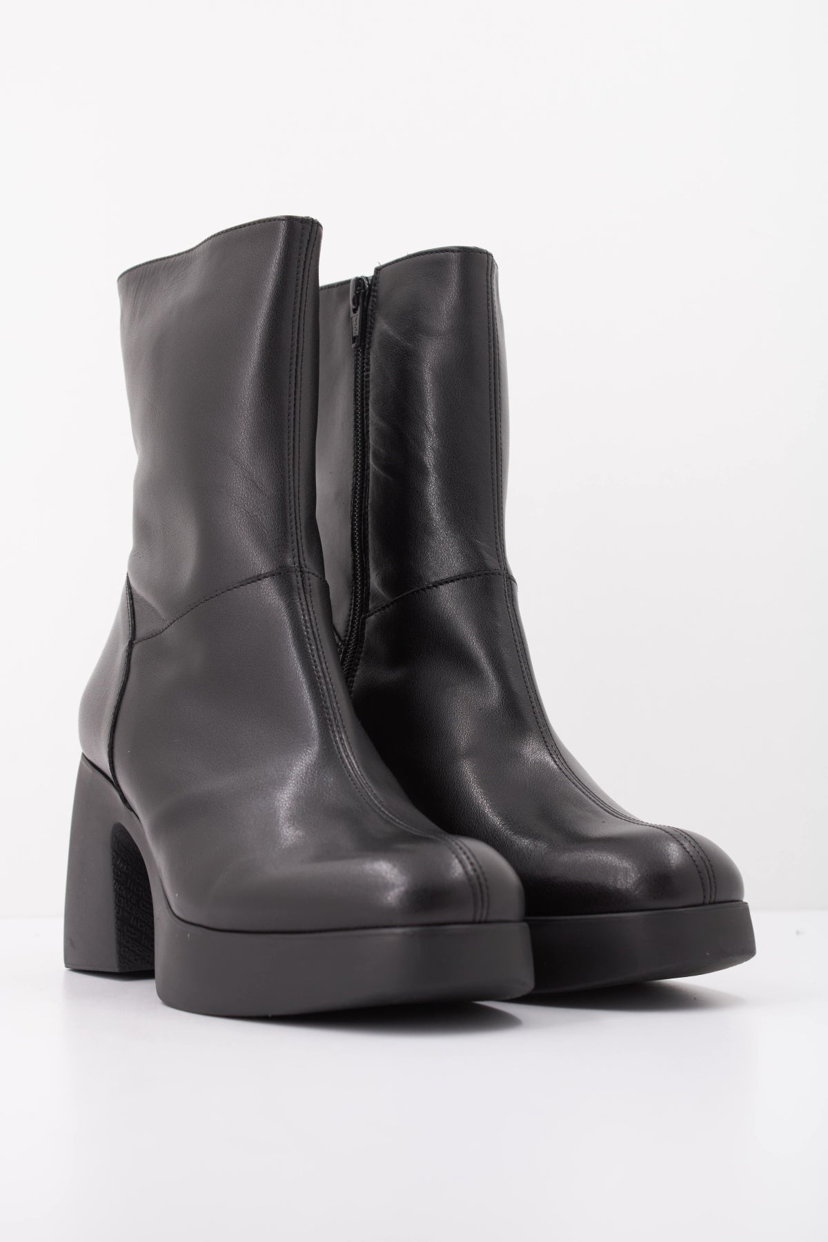 WONDERS H BOTA ISY en color NEGRO  (2)