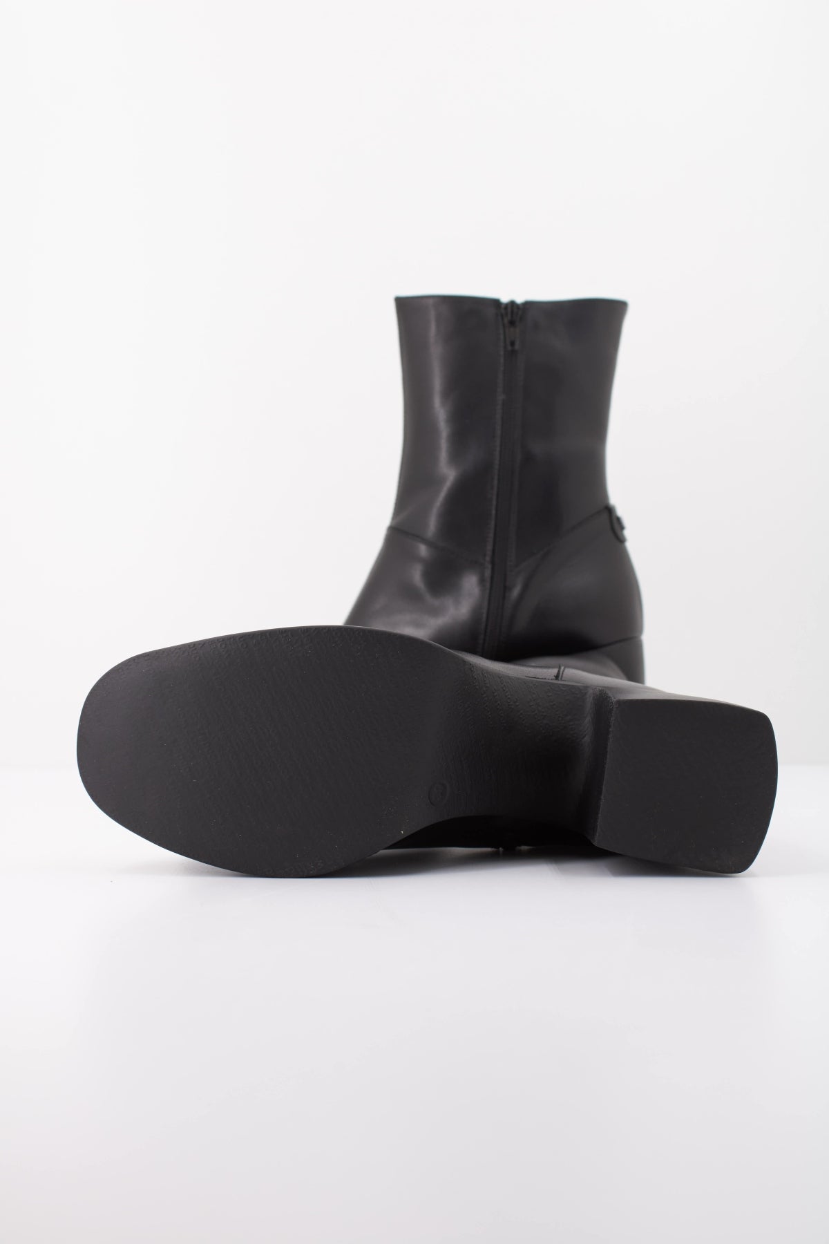 WONDERS H BOTA ISY en color NEGRO  (5)