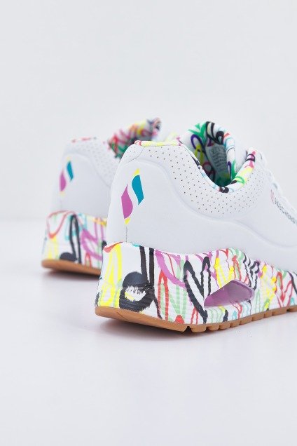 SKECHERS UNO - LOVING LOVE en color WHT  (3)